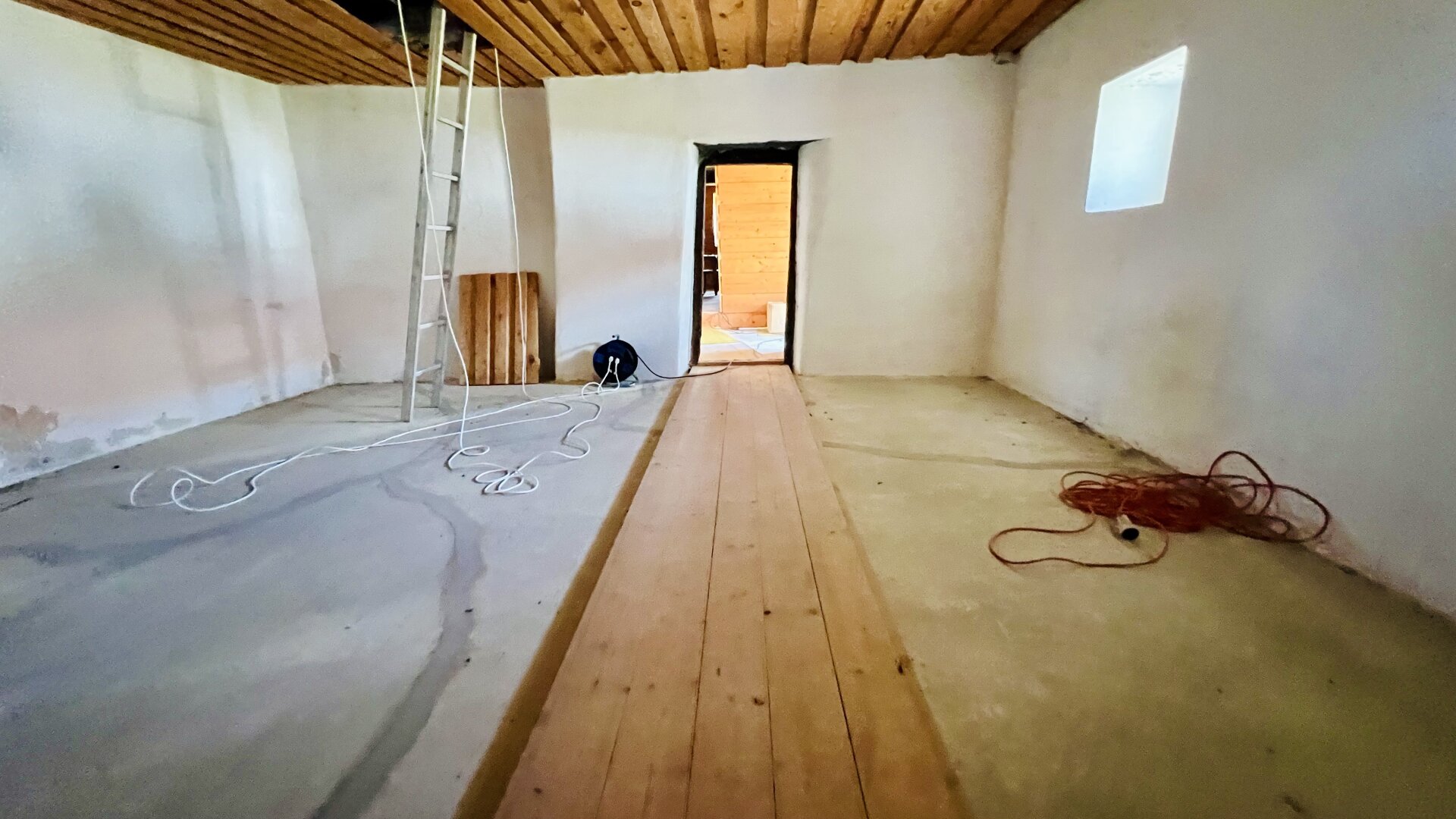 gut erhalten und teils renovierter Vierkanthof - 6 Minuten nach Geras - großes Grundstück 2601m² - Brunnen am Grund