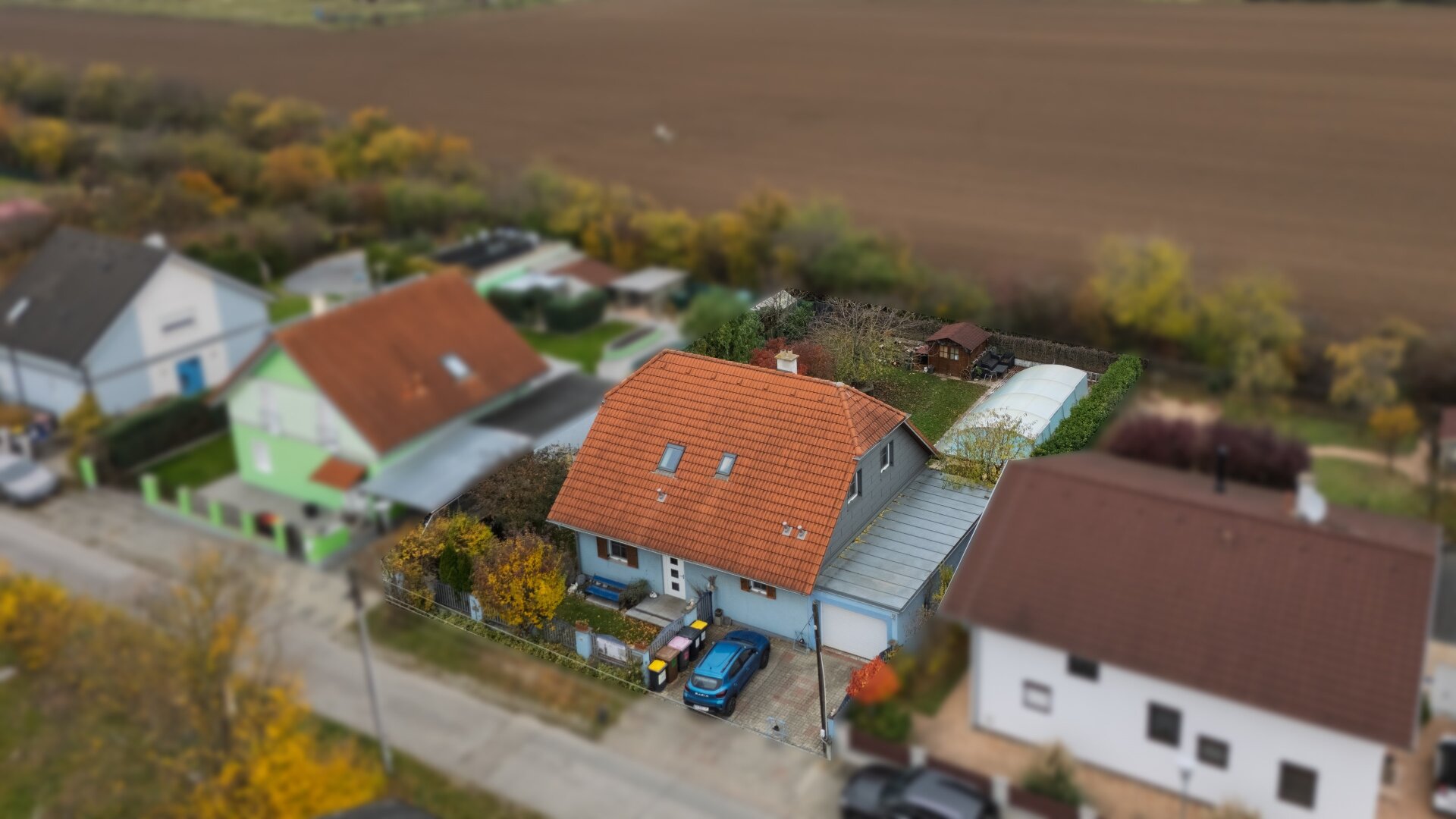 Ihr neues Zuhause: Stilvolles Einfamilienhaus mit Pool in ruhiger Lage