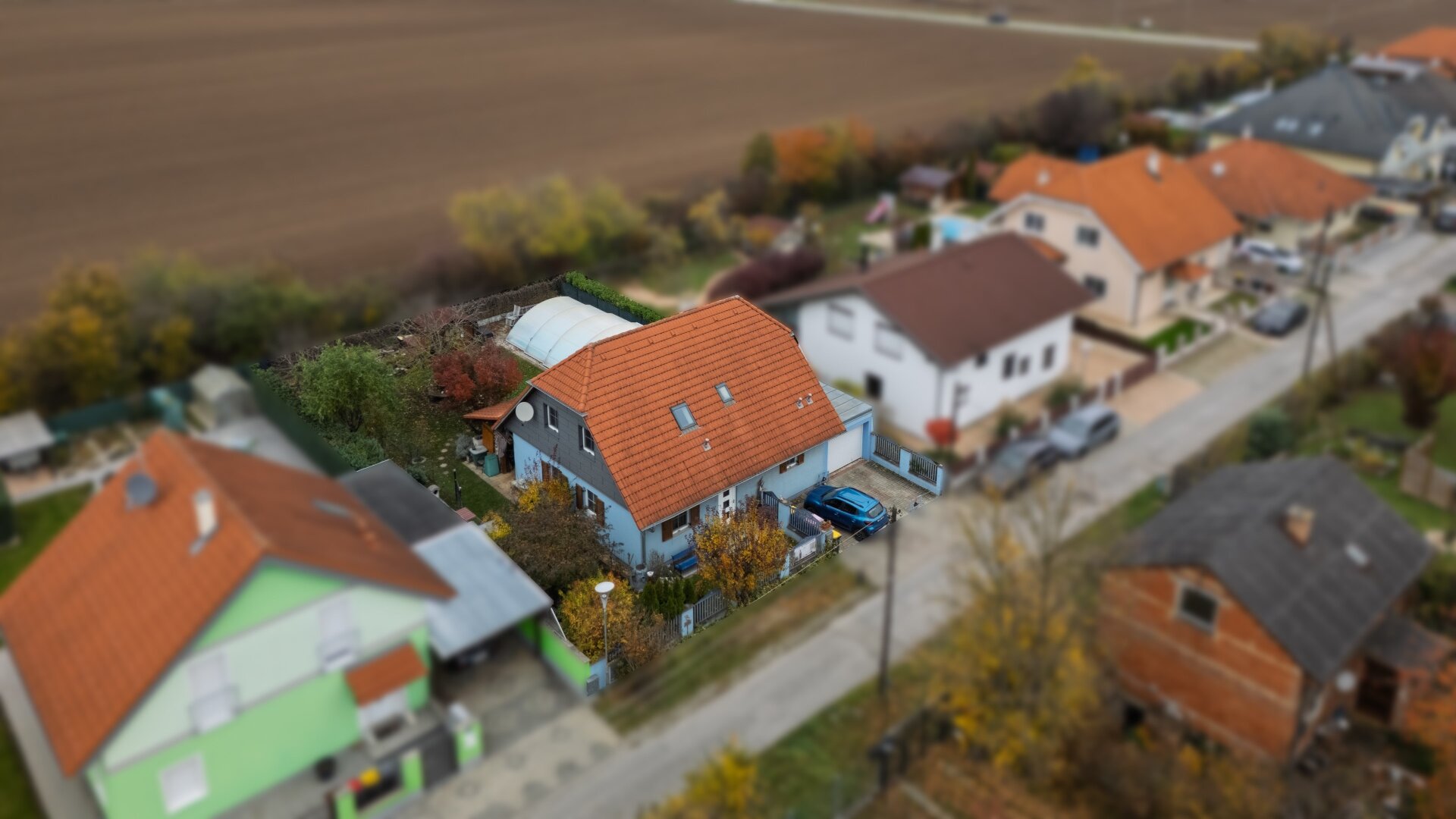 Ihr neues Zuhause: Stilvolles Einfamilienhaus mit Pool in ruhiger Lage