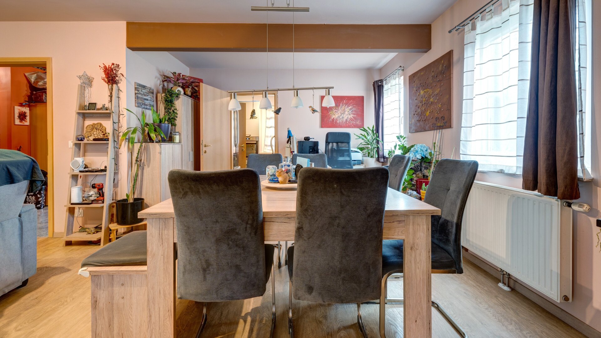 Ihr neues Zuhause: Stilvolles Einfamilienhaus mit Pool in ruhiger Lage