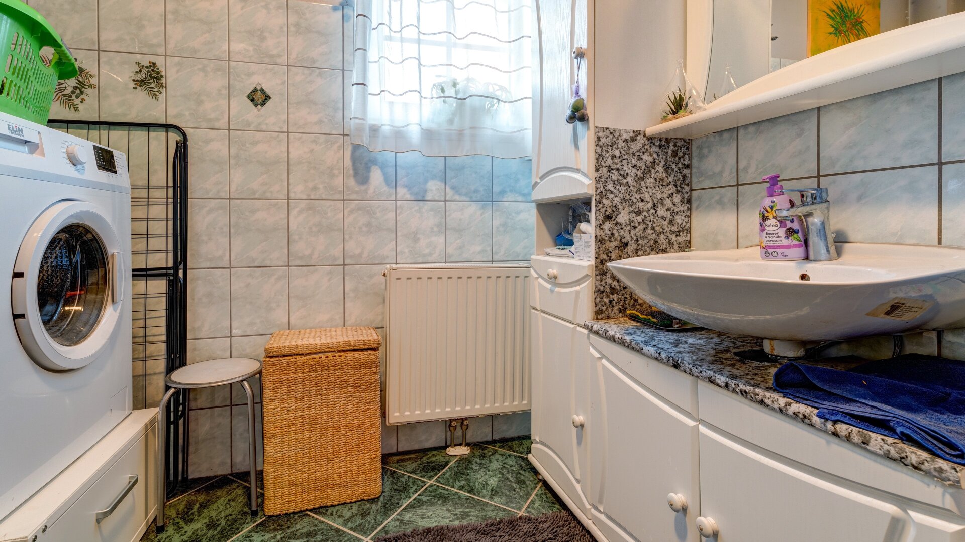 Ihr neues Zuhause: Stilvolles Einfamilienhaus mit Pool in ruhiger Lage