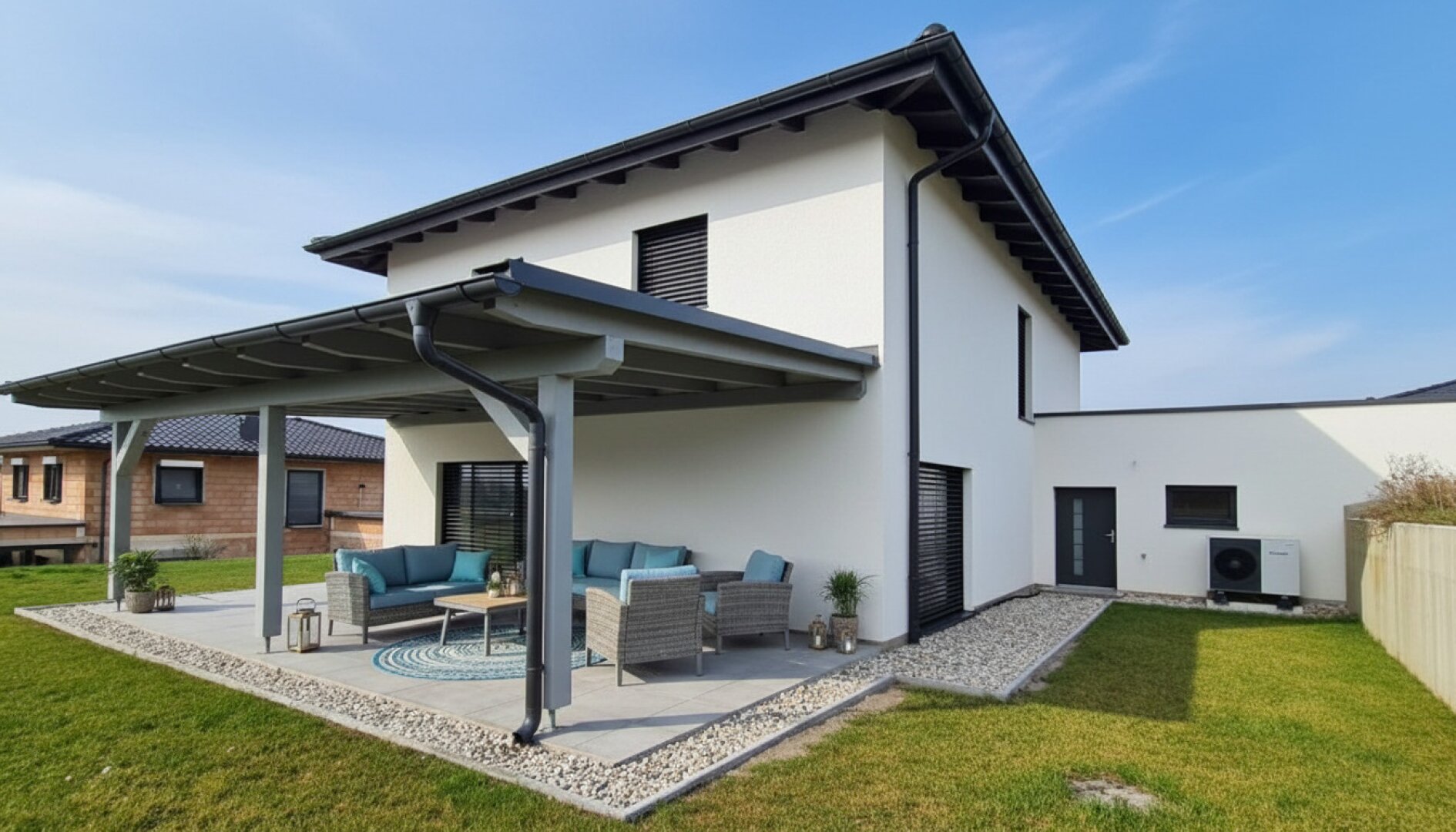 Neubau-Haus mit 156 m2 + Garage mit Wirtschaftsraum  58,84 m2