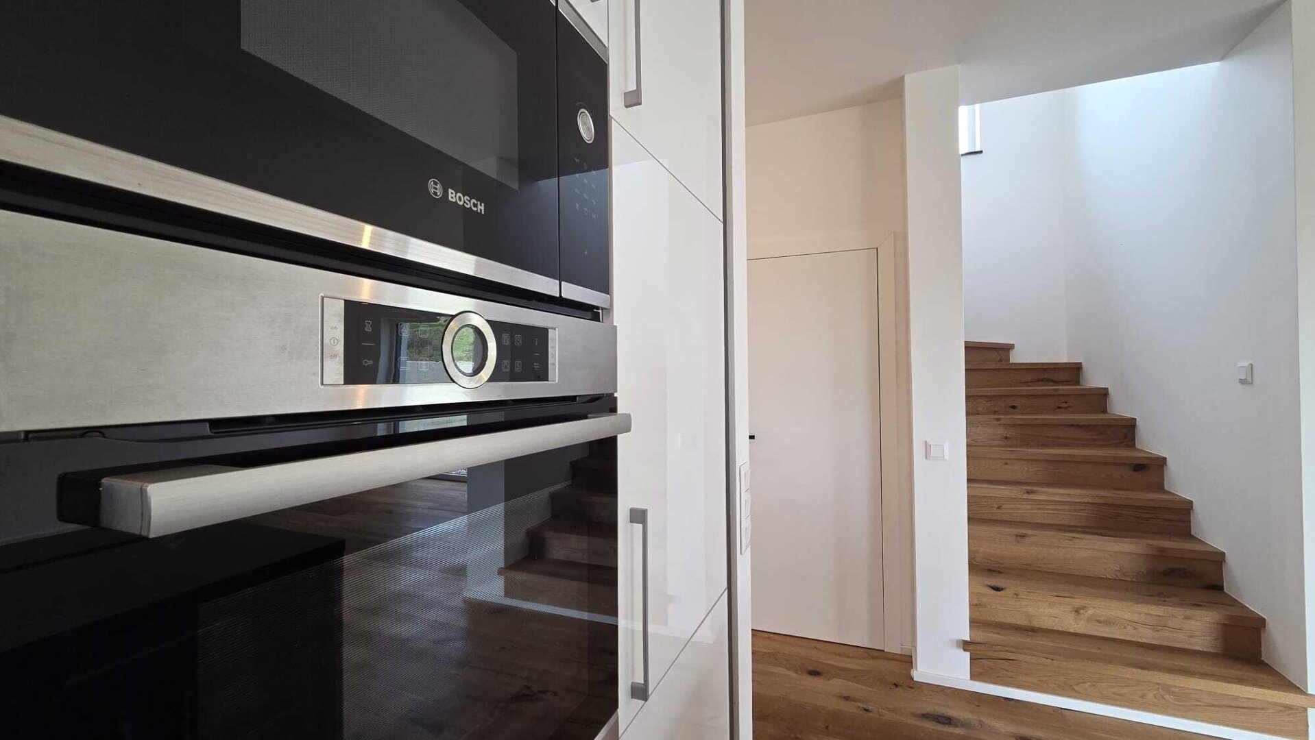 Neubau-Haus mit 156 m2 + Garage mit Wirtschaftsraum  58,84 m2