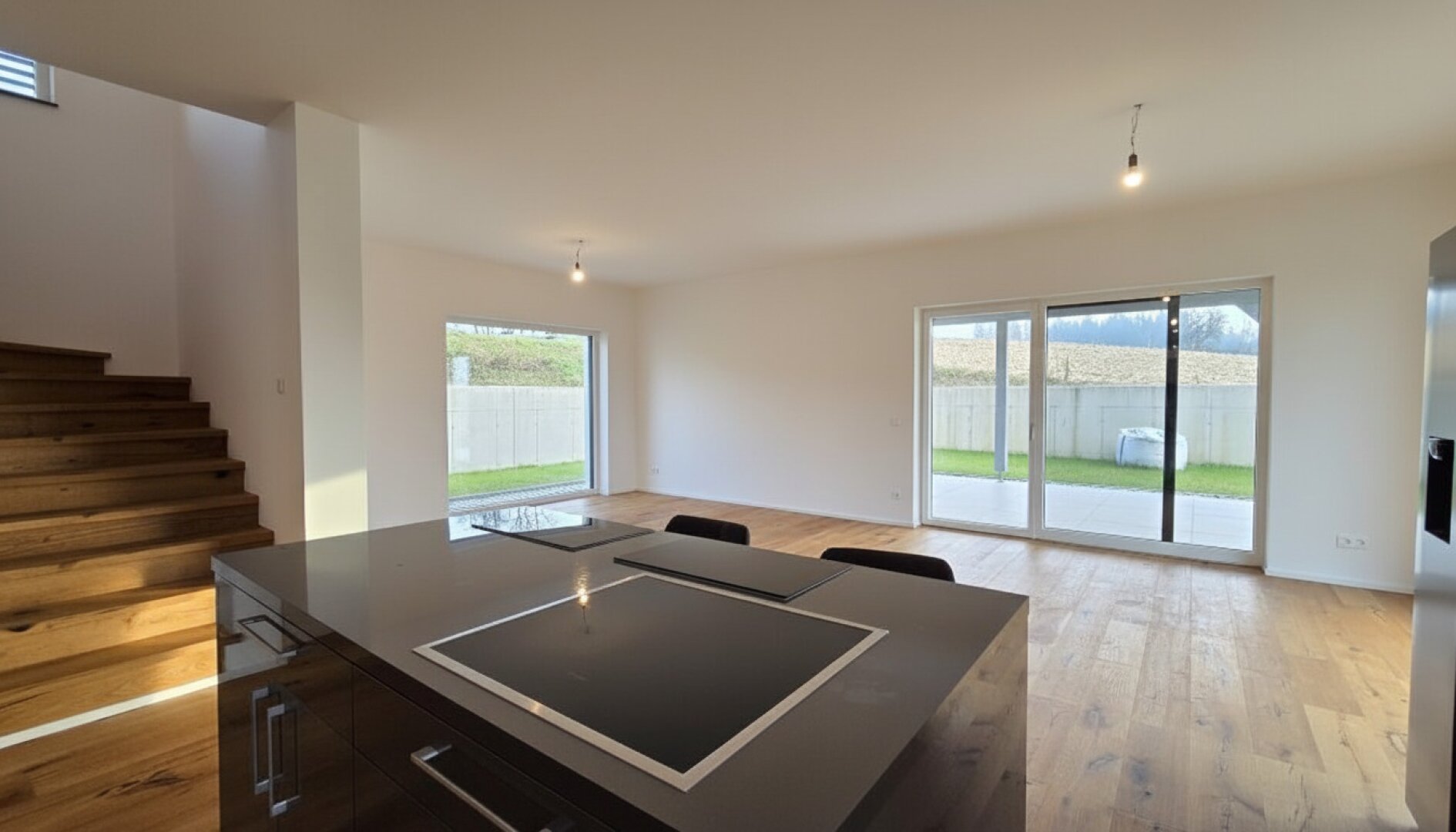 Neubau-Haus mit 156 m2 + Garage mit Wirtschaftsraum  58,84 m2