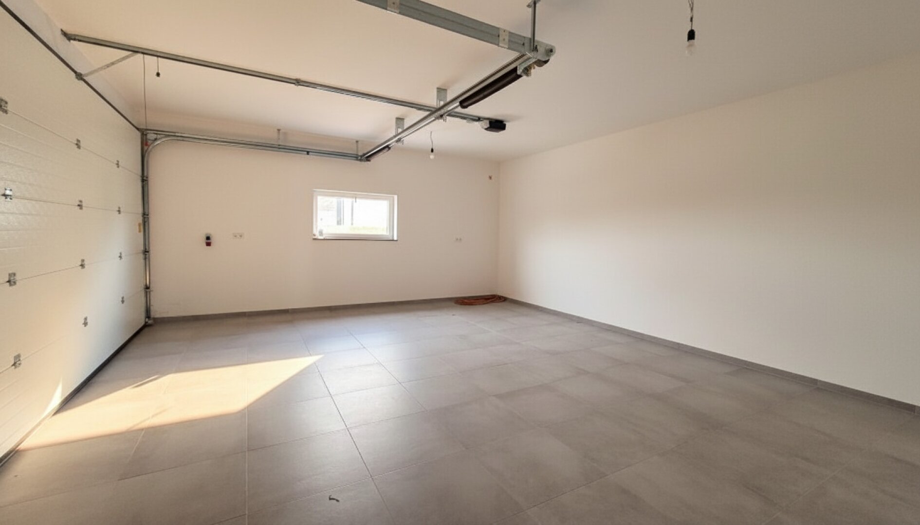 Neubau-Haus mit 156 m2 + Garage mit Wirtschaftsraum  58,84 m2