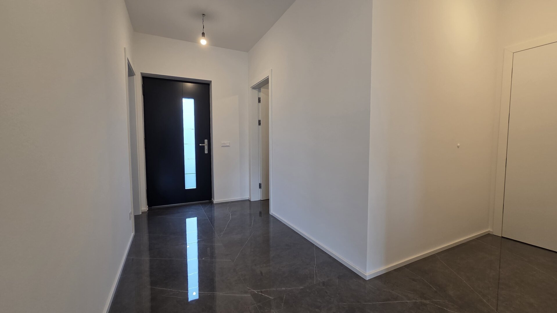 Neubau-Haus mit 156 m2 + Garage mit Wirtschaftsraum  58,84 m2