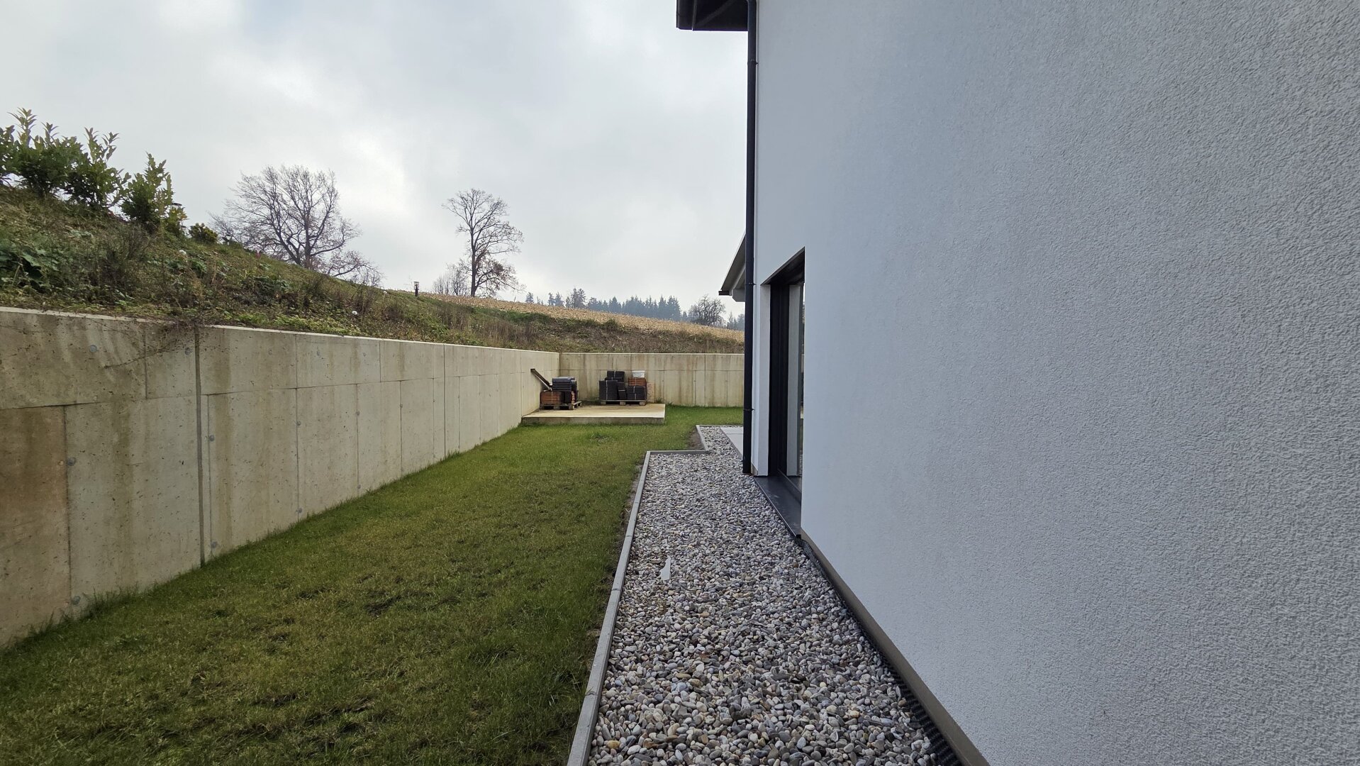 Neubau-Haus mit 156 m2 + Garage mit Wirtschaftsraum  58,84 m2