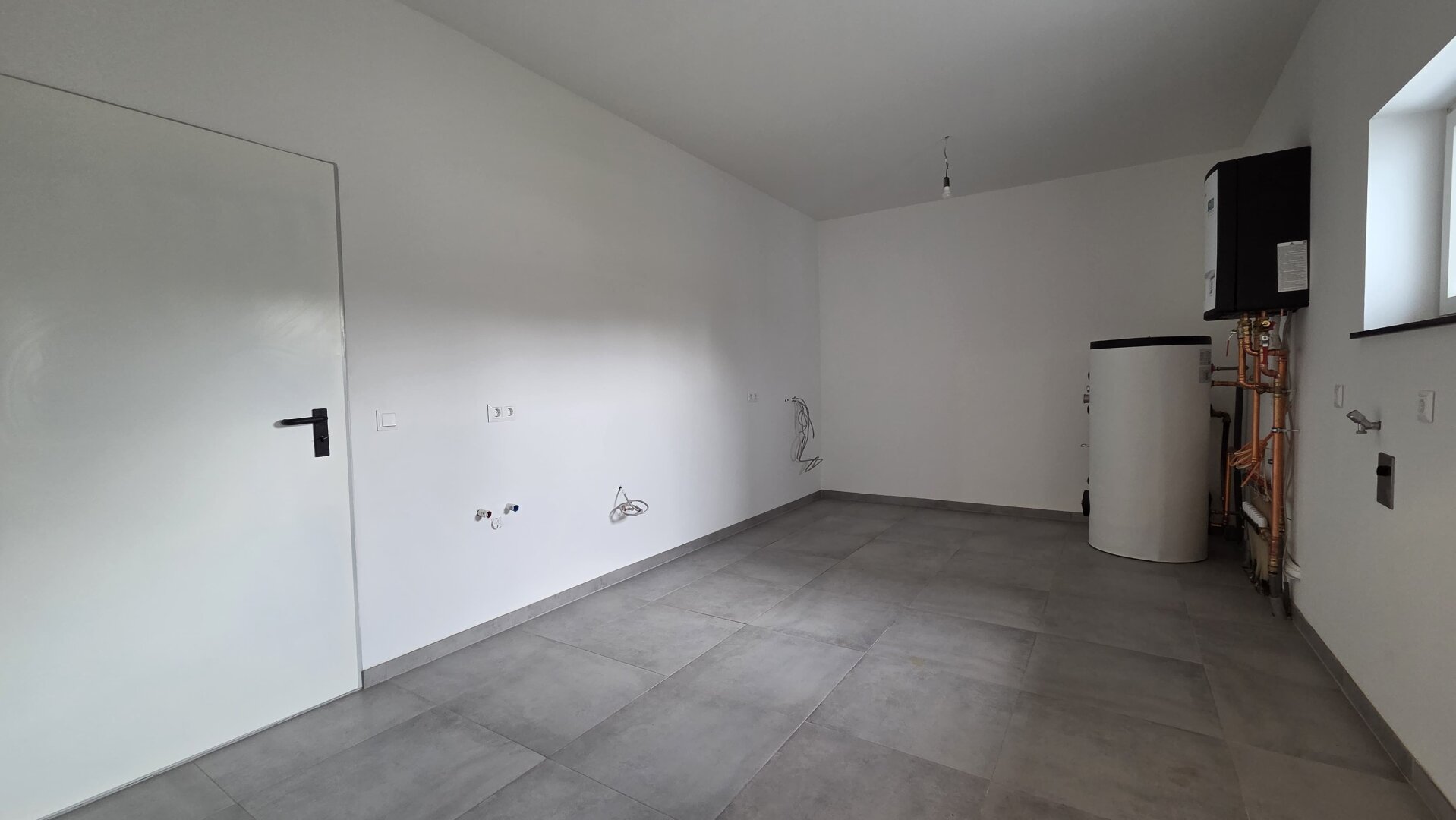 Neubau-Haus mit 156 m2 + Garage mit Wirtschaftsraum  58,84 m2