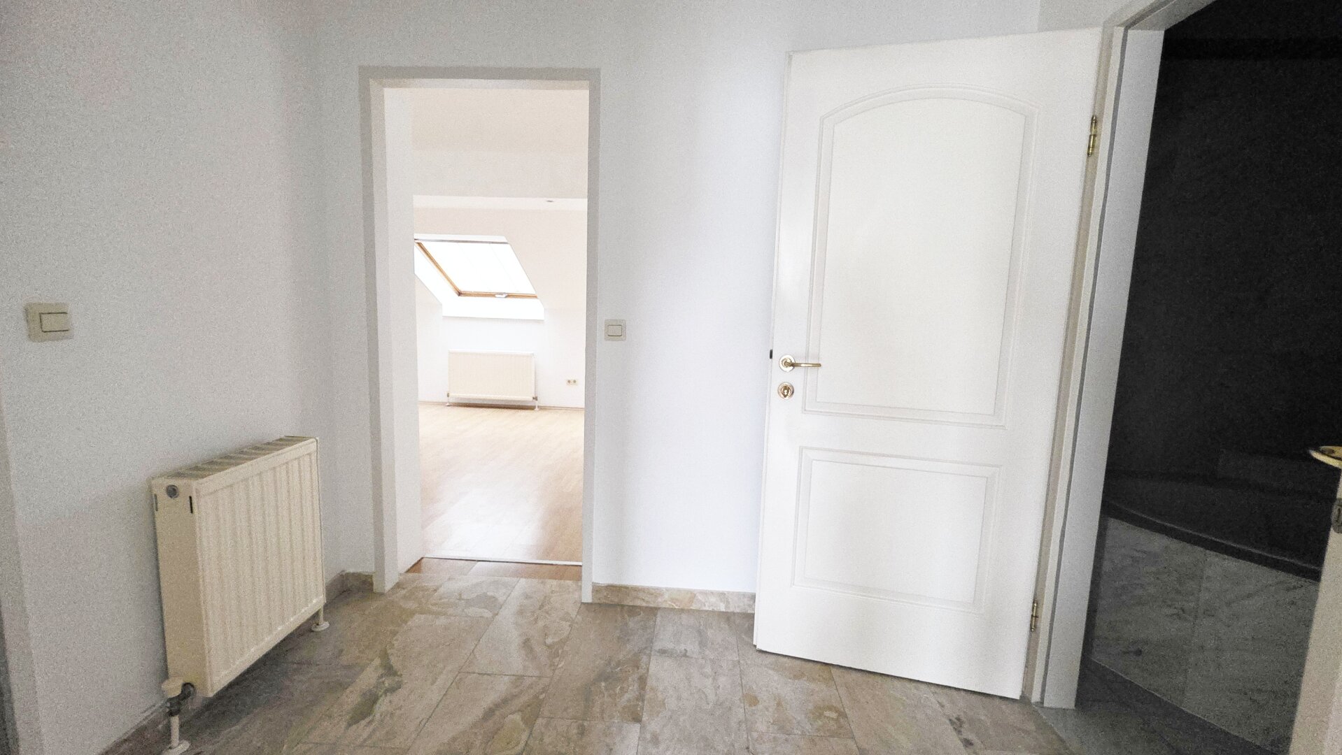 550m zur U1 - Dachgeschosswohnung in einem Gründerzeithaus - Kurzzeitvermietung erlaubt