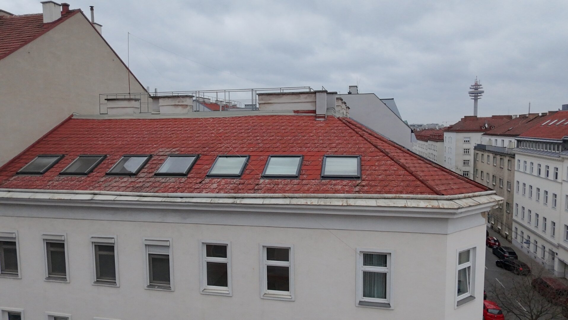 Leistbare Dachgeschoßwohnung  500 m zum Reumannplatz