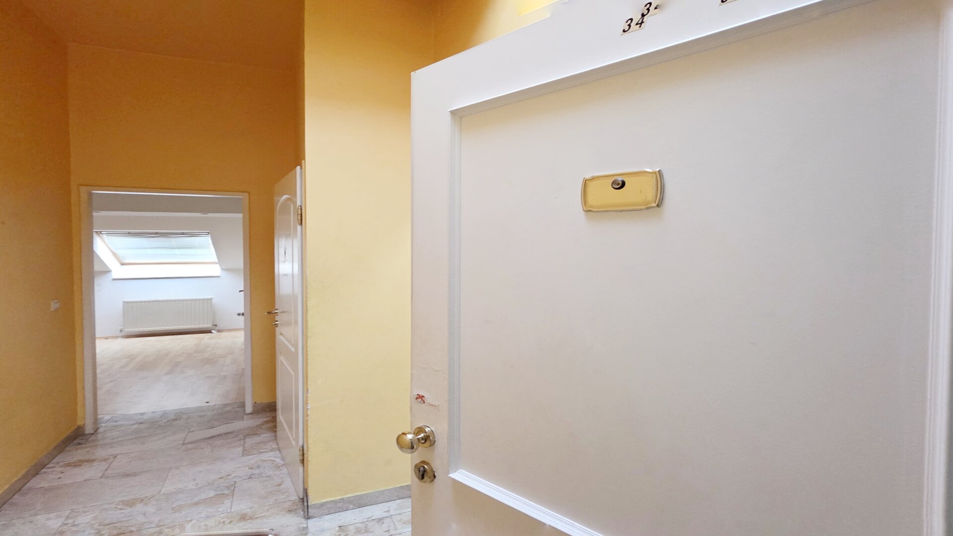 Leistbare Dachgeschoßwohnung  500 m zum Reumannplatz