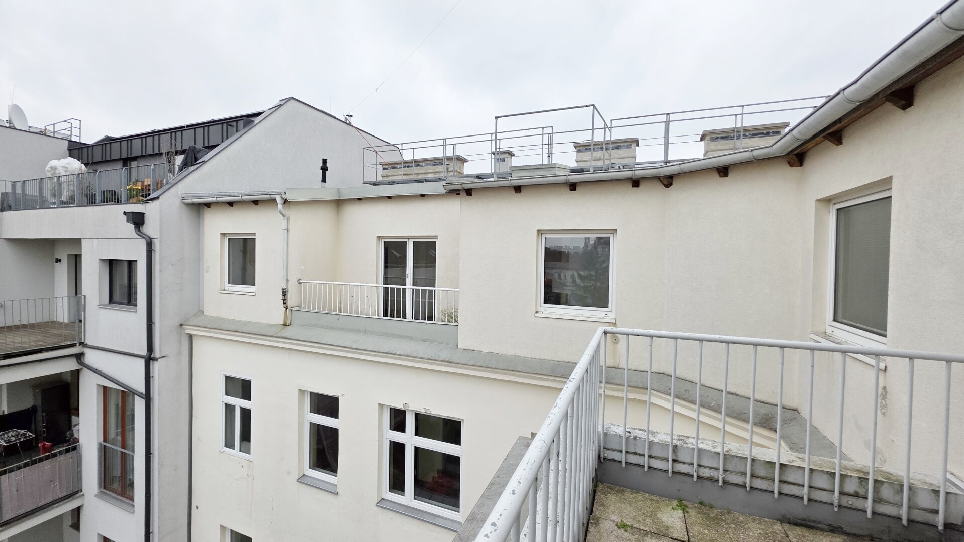 Dachgeschoßwohnung im Kreta-Viertel - 550m zur U1 - Kurzzeitvermietung erlaubt