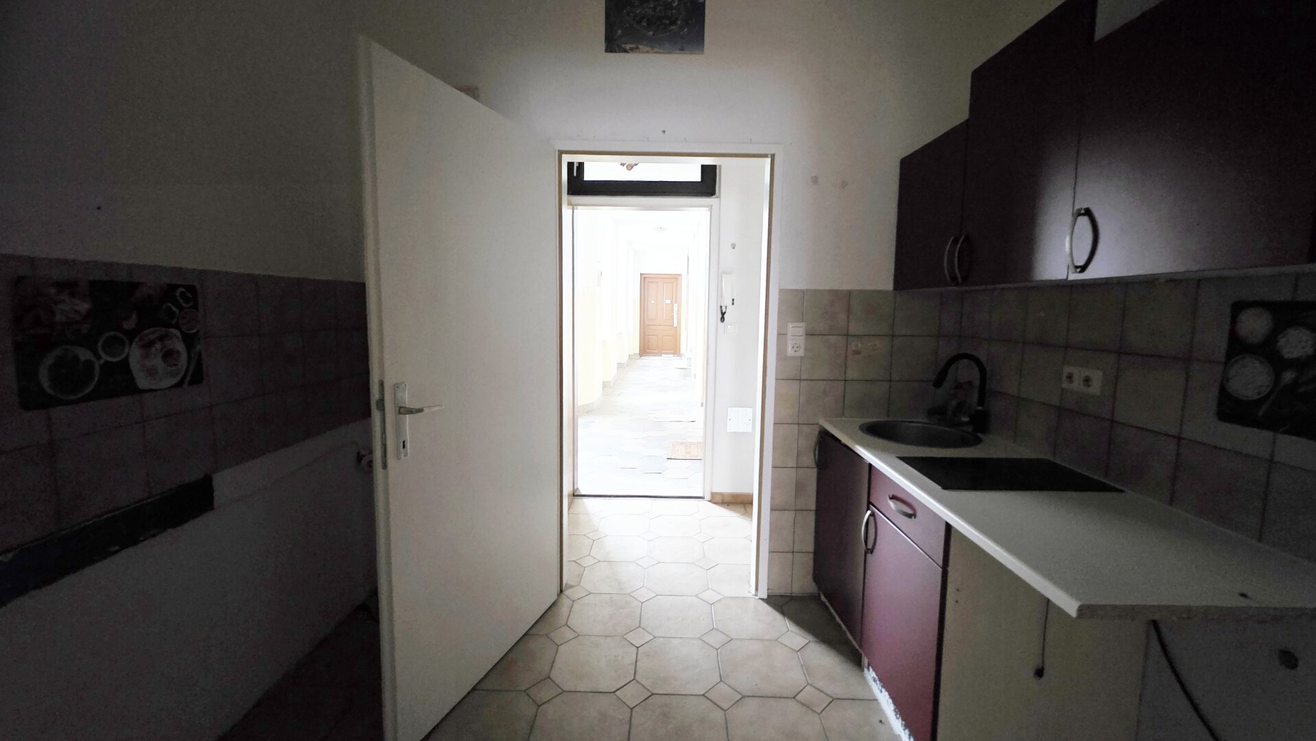 Unsanierte leistbare Wohnung im 3.Stock