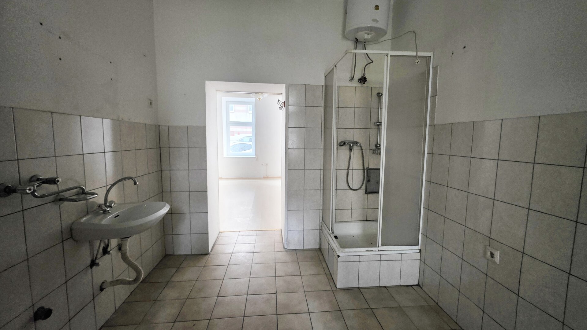 ÜBERZEUGEN SIE SICH SELBST! U1 nähe - 1-Zimmer-WH für Starter - renovierungsbedürftig