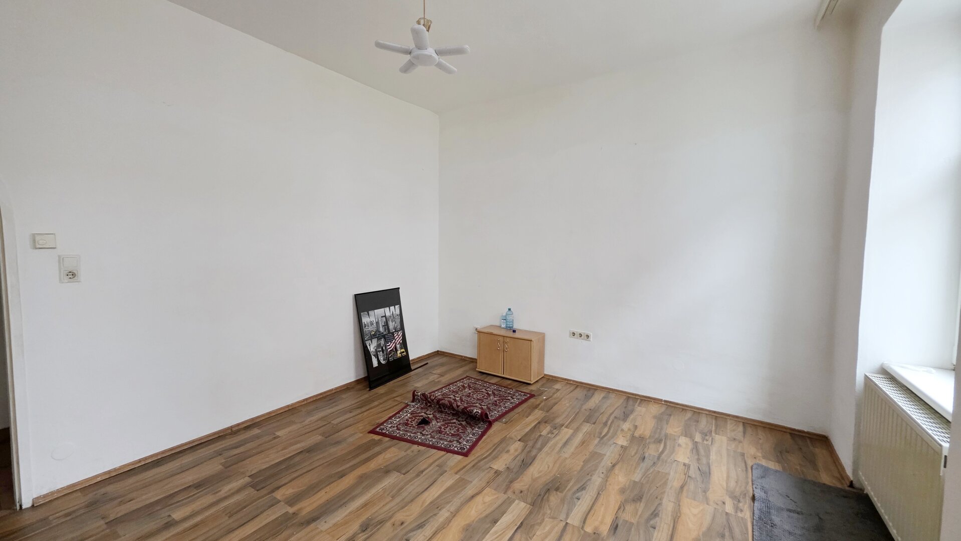 WIR LIEBEN DIE TRAUMHAFTE LAGE - 30 m2 Wohnung zum Sanieren! U 1 in wenigen Minuten erreichbar!