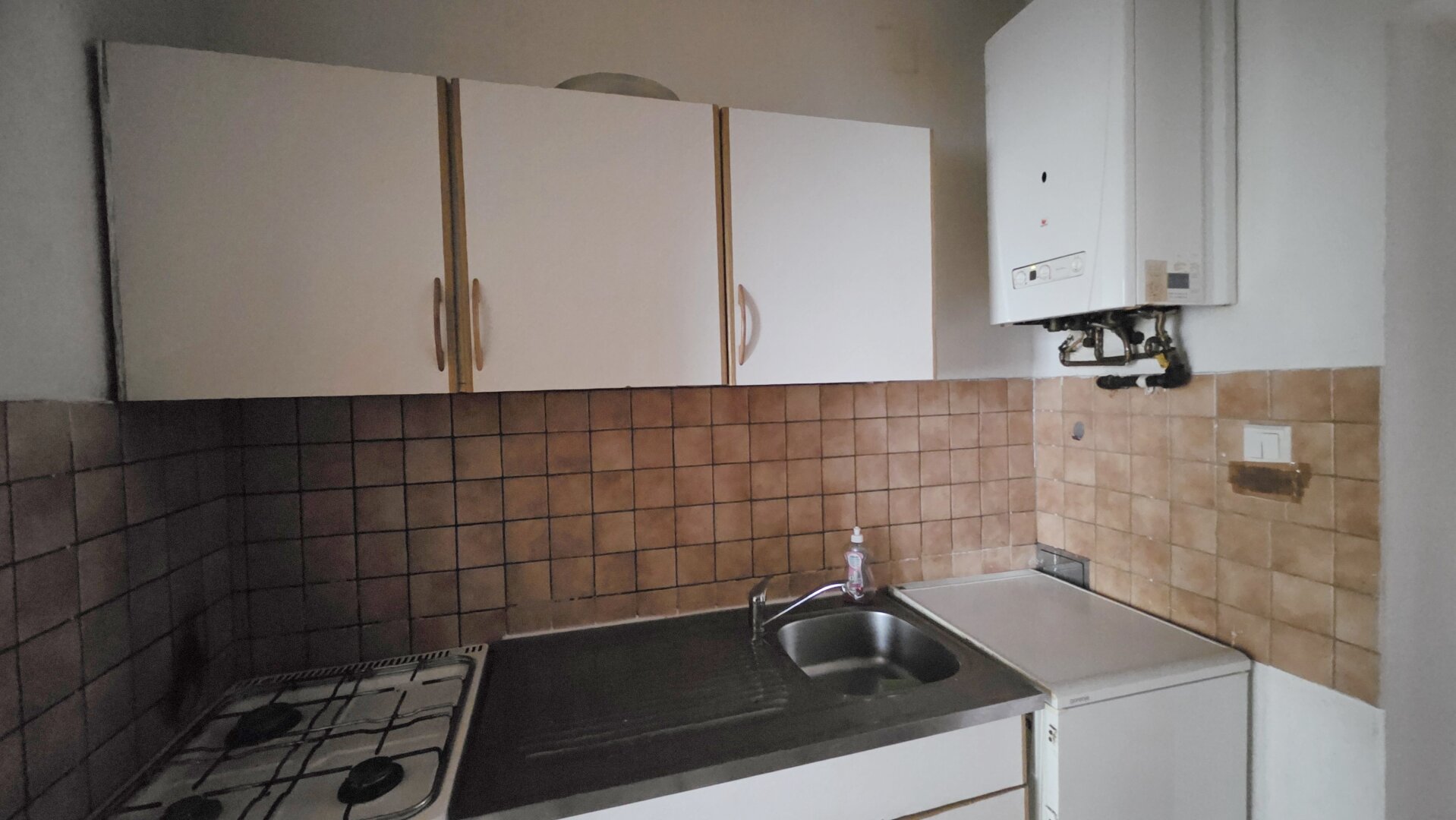 WIR LIEBEN DIE TRAUMHAFTE LAGE - 30 m2 Wohnung zum Sanieren! U 1 in wenigen Minuten erreichbar!
