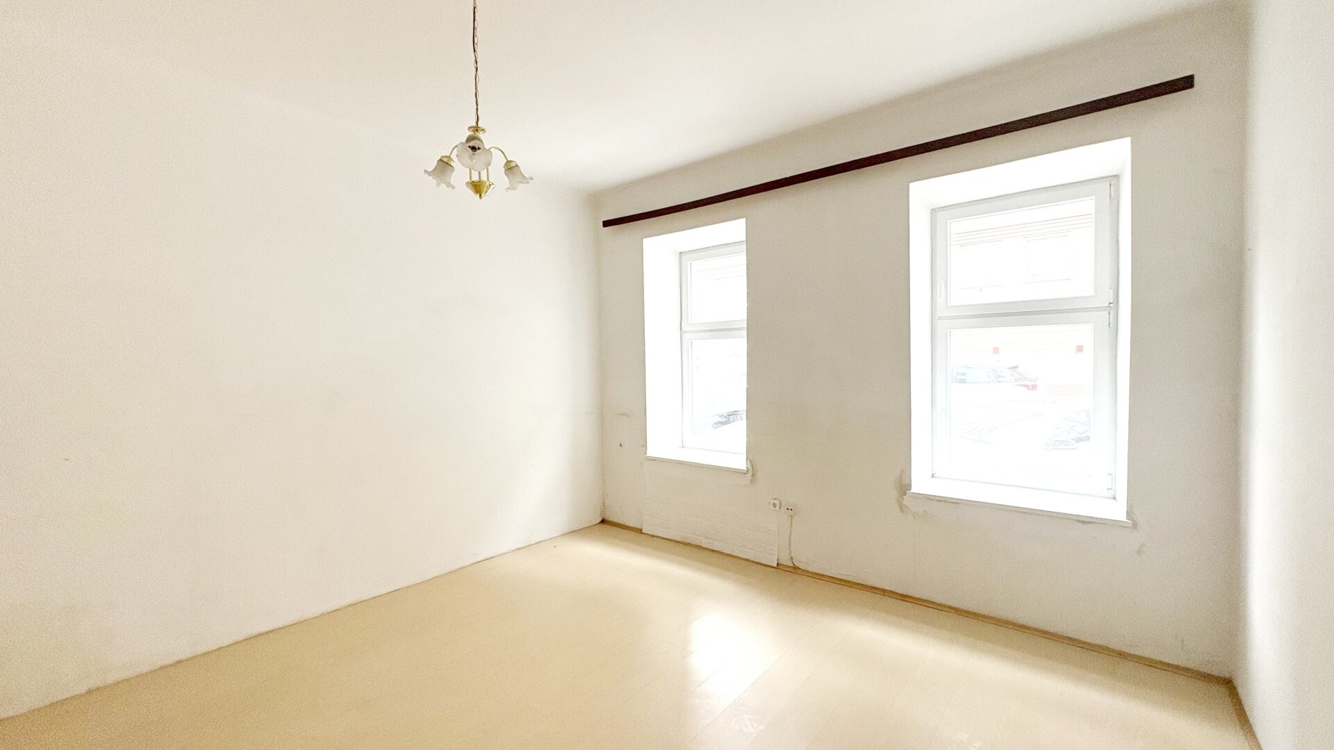 MACH MICH SCHÖN! Sanierungsbedürftige Wohnung - der Fantasie freien Lauf lassen!