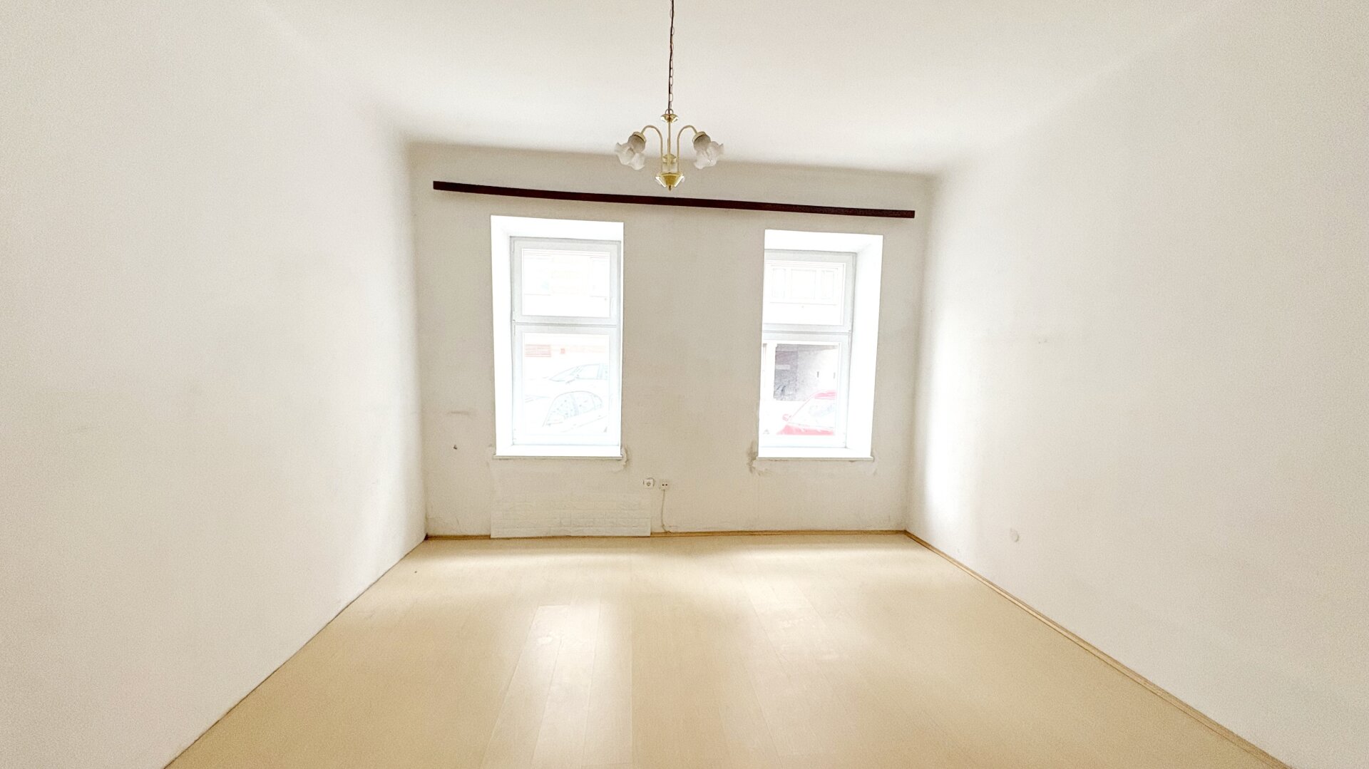 MACH MICH SCHÖN! Sanierungsbedürftige Wohnung - der Fantasie freien Lauf lassen!