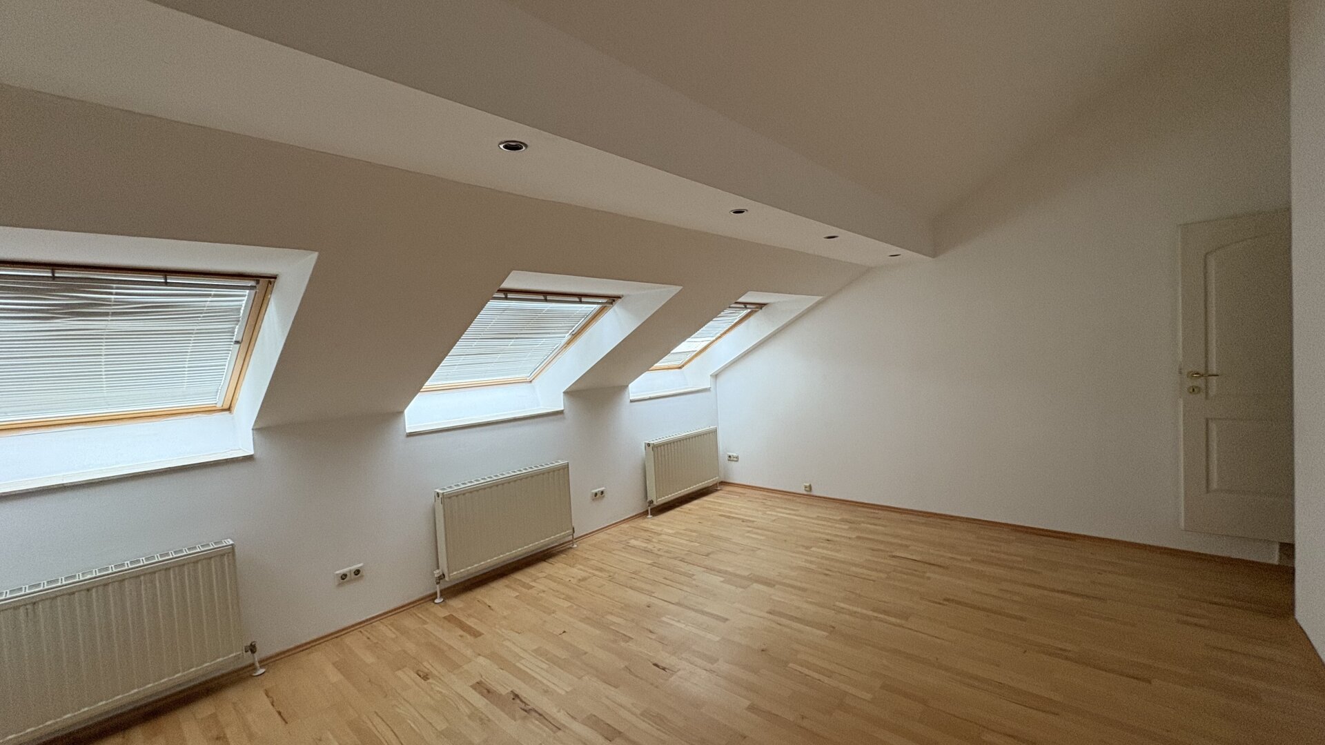 Jetzt schnell sein! Ruhige Wohnung in toller Lage! 2-Zimmer Wohnung – in wenigen Minuten am Karlsplatz!