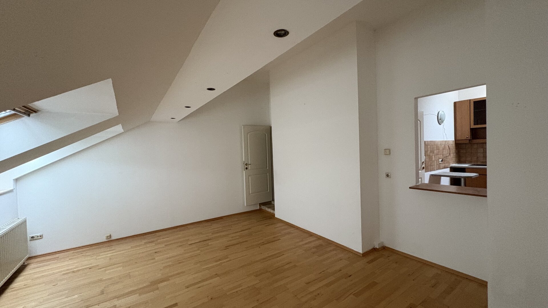 Jetzt schnell sein! Ruhige Wohnung in toller Lage! 2-Zimmer Wohnung – in wenigen Minuten am Karlsplatz!