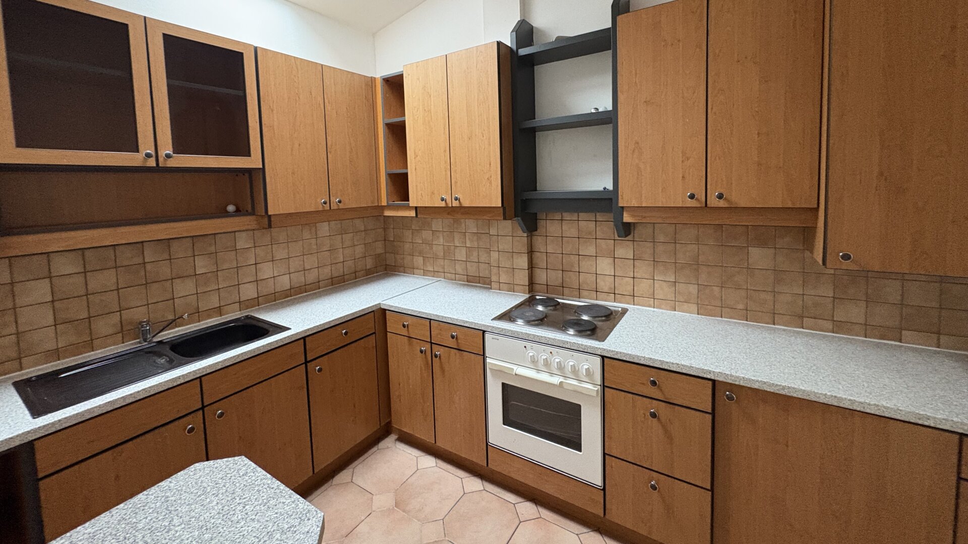Jetzt schnell sein! Ruhige Wohnung in toller Lage! 2-Zimmer Wohnung – in wenigen Minuten am Karlsplatz!