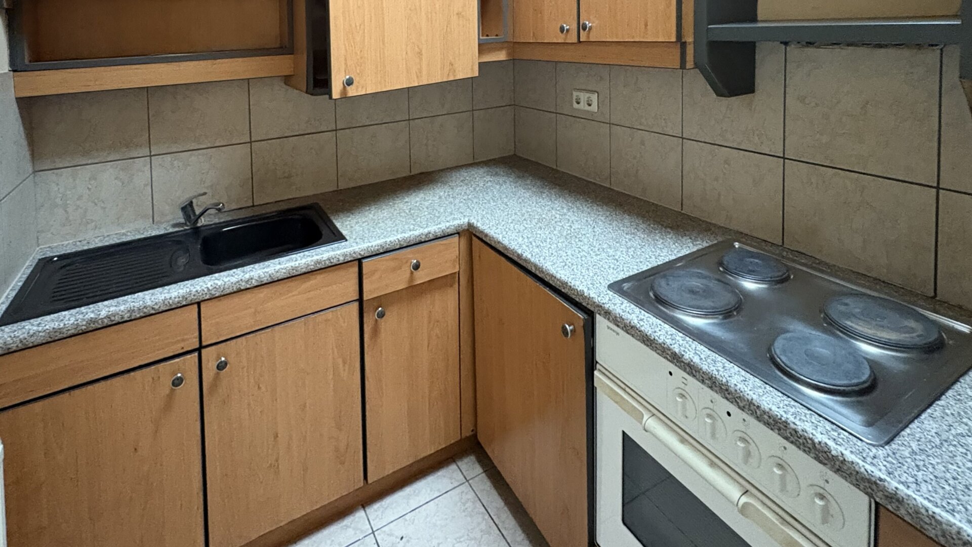 4 Stationen zum Karlsplatz! Helle Dachgeschoßwohnung mit Stil! Einbauküche inkludiert!