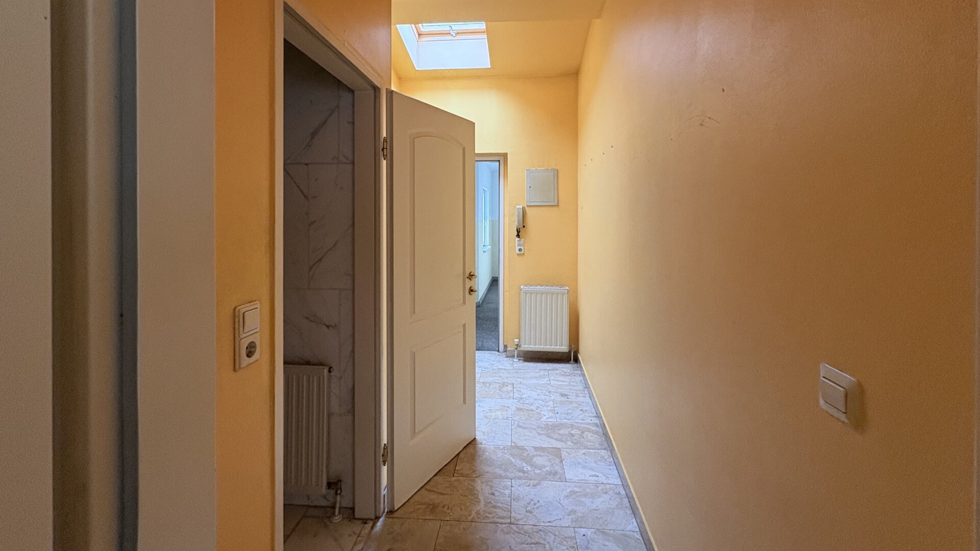 4 Stationen zum Karlsplatz! Helle Dachgeschoßwohnung mit Stil! Einbauküche inkludiert!