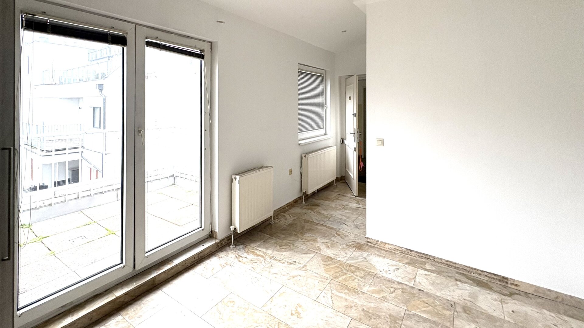 Terrasse! Helle, sonnige 3-Zimmer-Dachgeschosswohnung zum Wohlfühlen - 4 Stationen zum Karlsplatz!