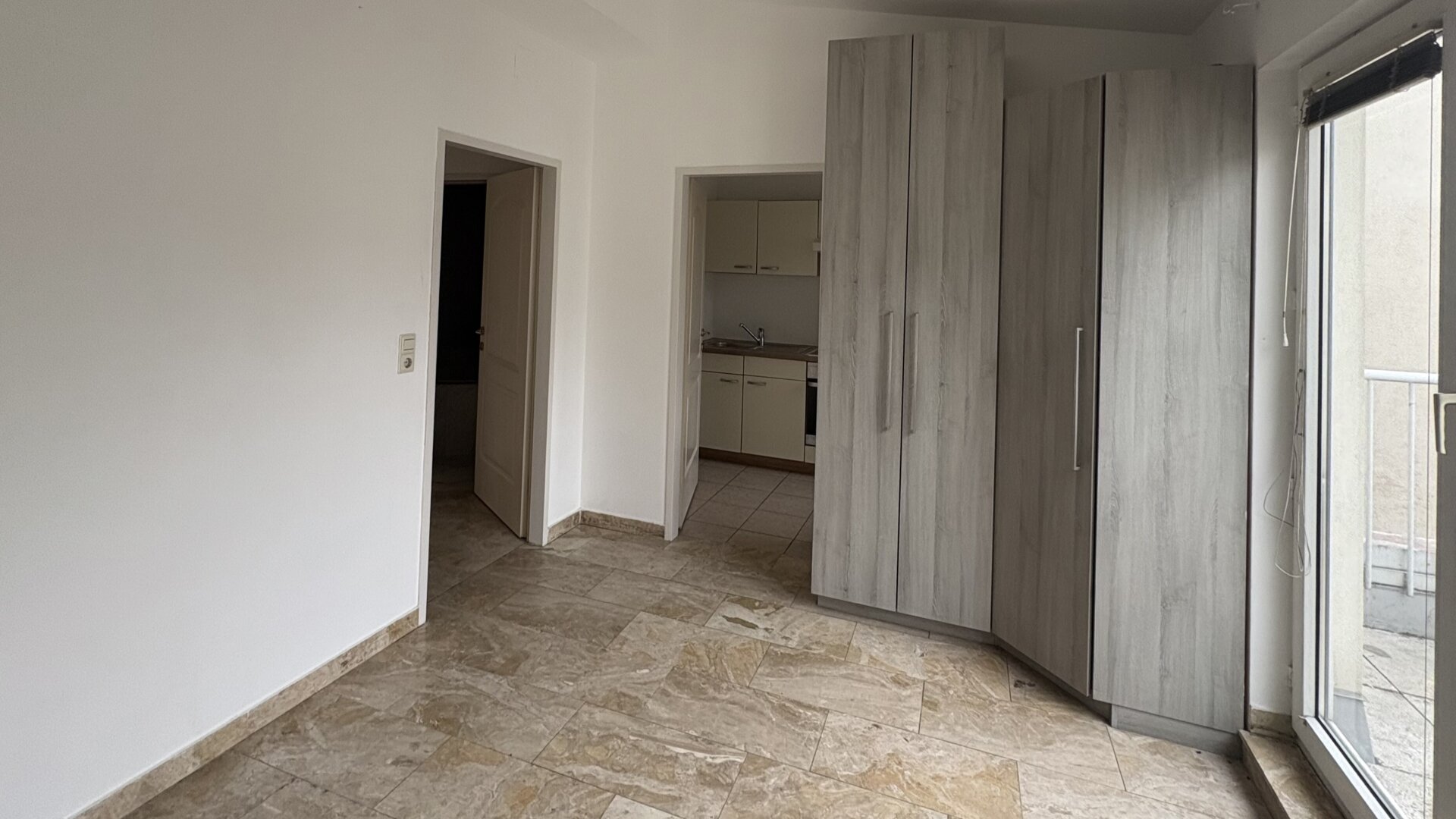 Terrasse! Helle, sonnige 3-Zimmer-Dachgeschosswohnung zum Wohlfühlen - 4 Stationen zum Karlsplatz!