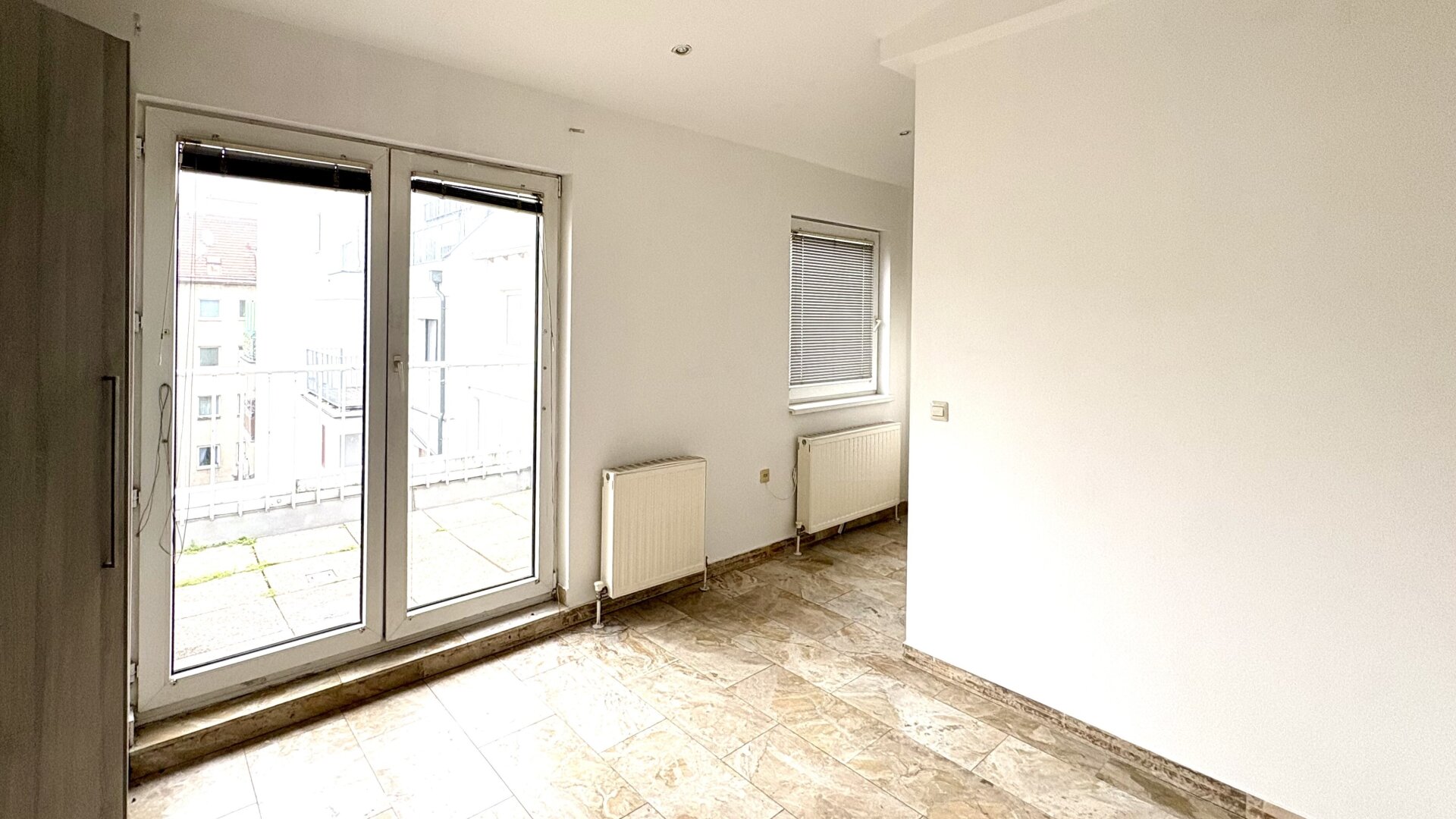 Terrasse! Helle, sonnige 3-Zimmer-Dachgeschosswohnung zum Wohlfühlen - 4 Stationen zum Karlsplatz!