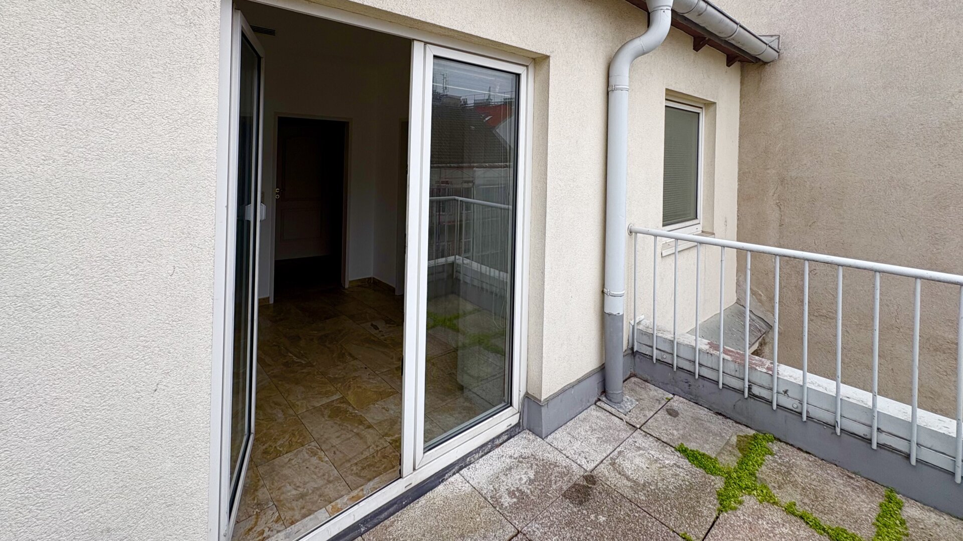 Terrasse! Helle, sonnige 3-Zimmer-Dachgeschosswohnung zum Wohlfühlen - 4 Stationen zum Karlsplatz!