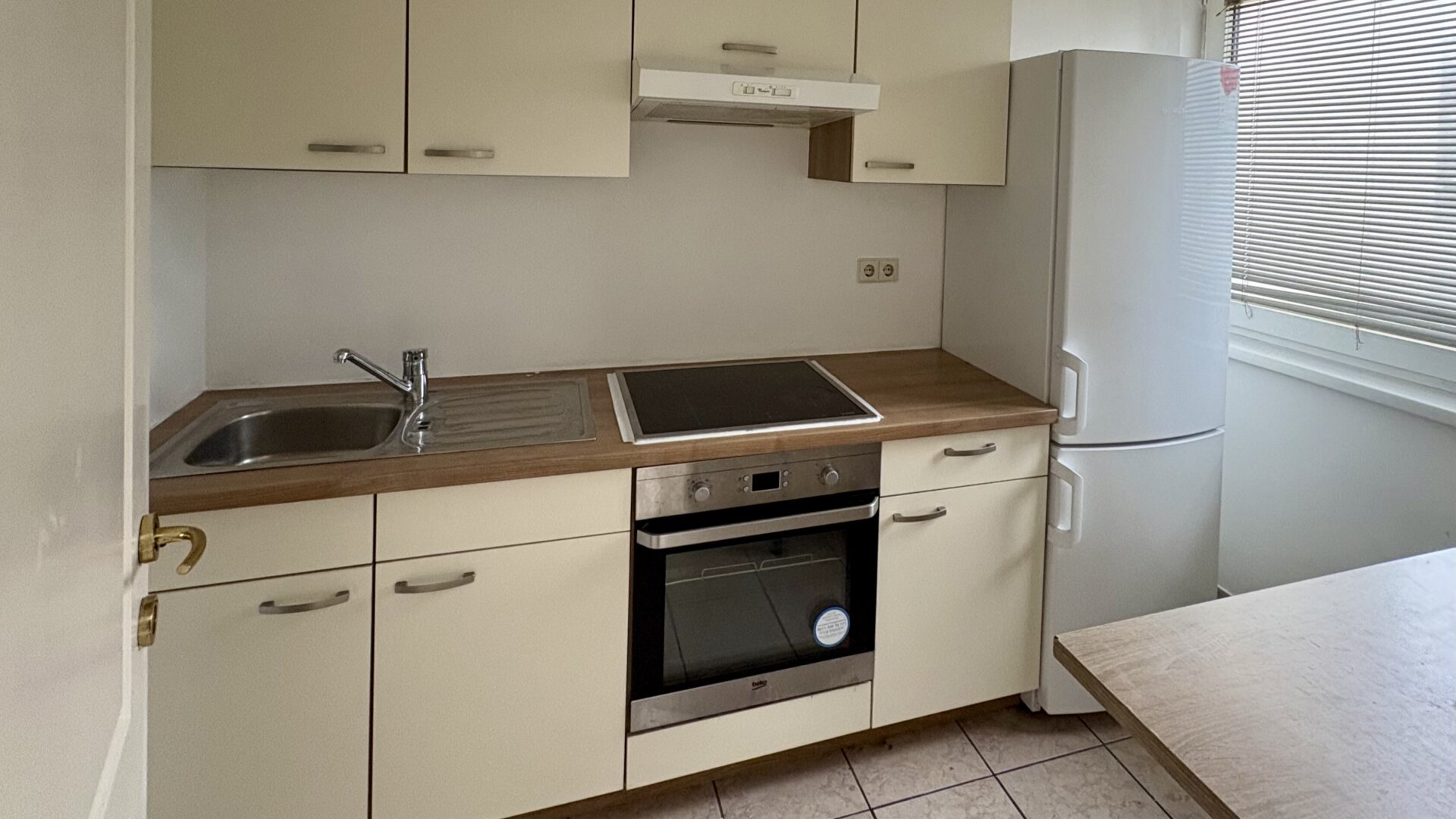 Terrasse! Helle, sonnige 3-Zimmer-Dachgeschosswohnung zum Wohlfühlen - 4 Stationen zum Karlsplatz!