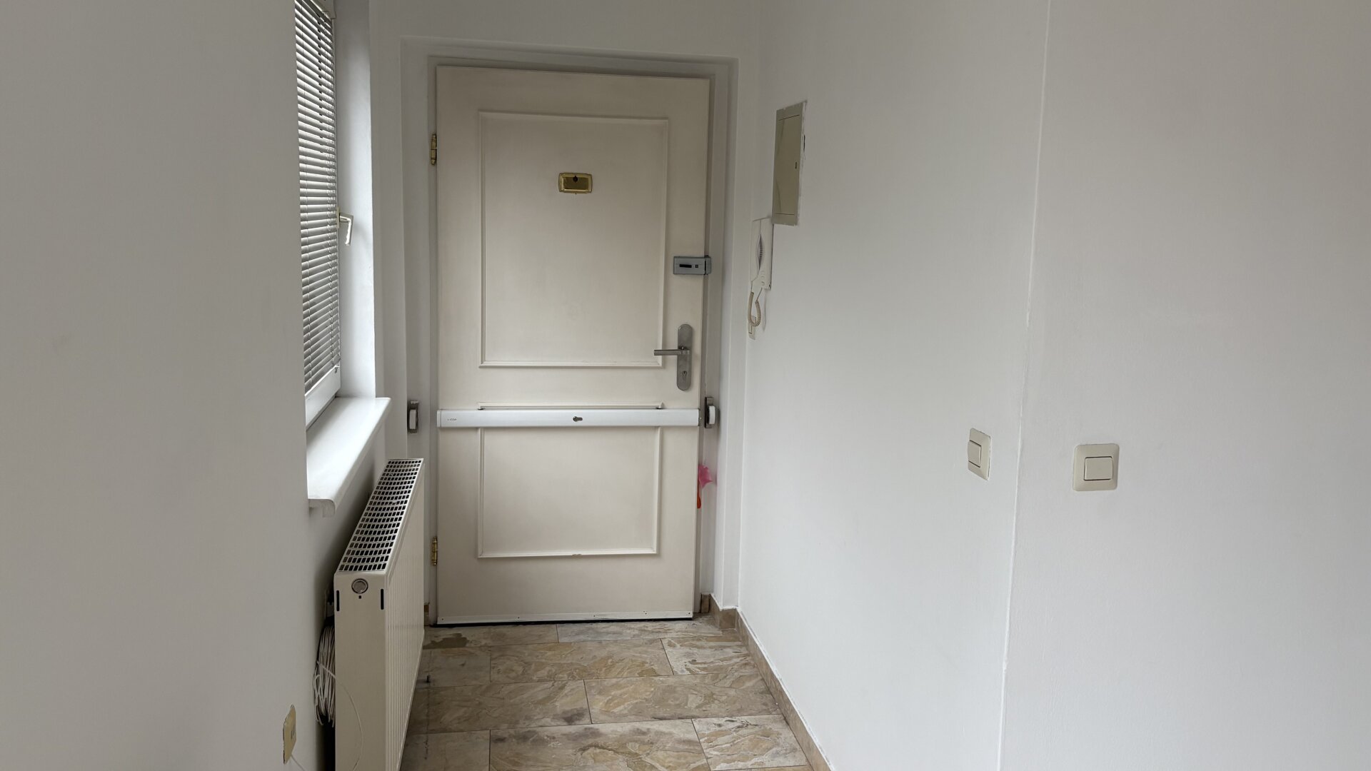 Terrasse! Helle, sonnige 3-Zimmer-Dachgeschosswohnung zum Wohlfühlen - 4 Stationen zum Karlsplatz!