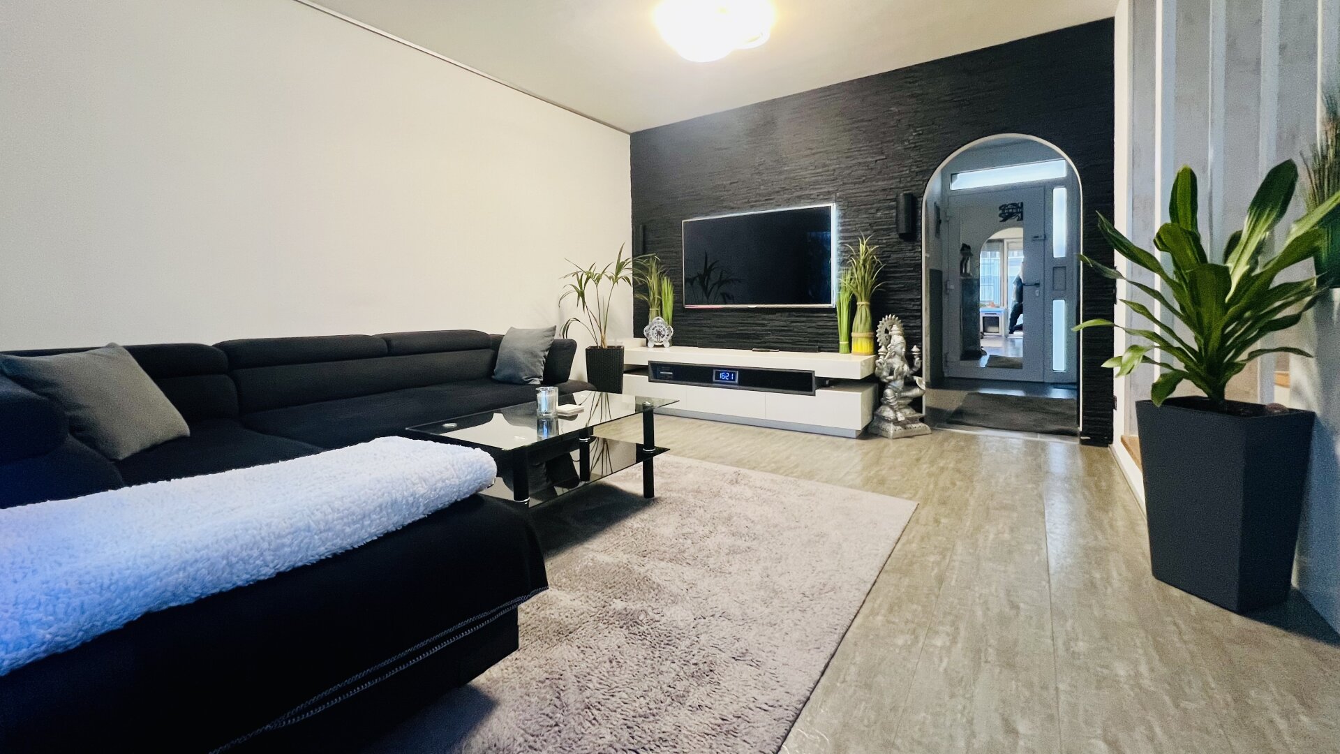 4 Zimmer Reihenhaus - 7 Min zur U2 - ruhiger sonniger Garten - Klimaanlage - Garagenstellplatz