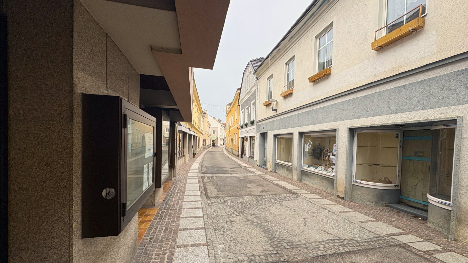 Investieren in die Zukunft – Mehrparteienhaus in toller Lage - mit großem Geschäftslokal!