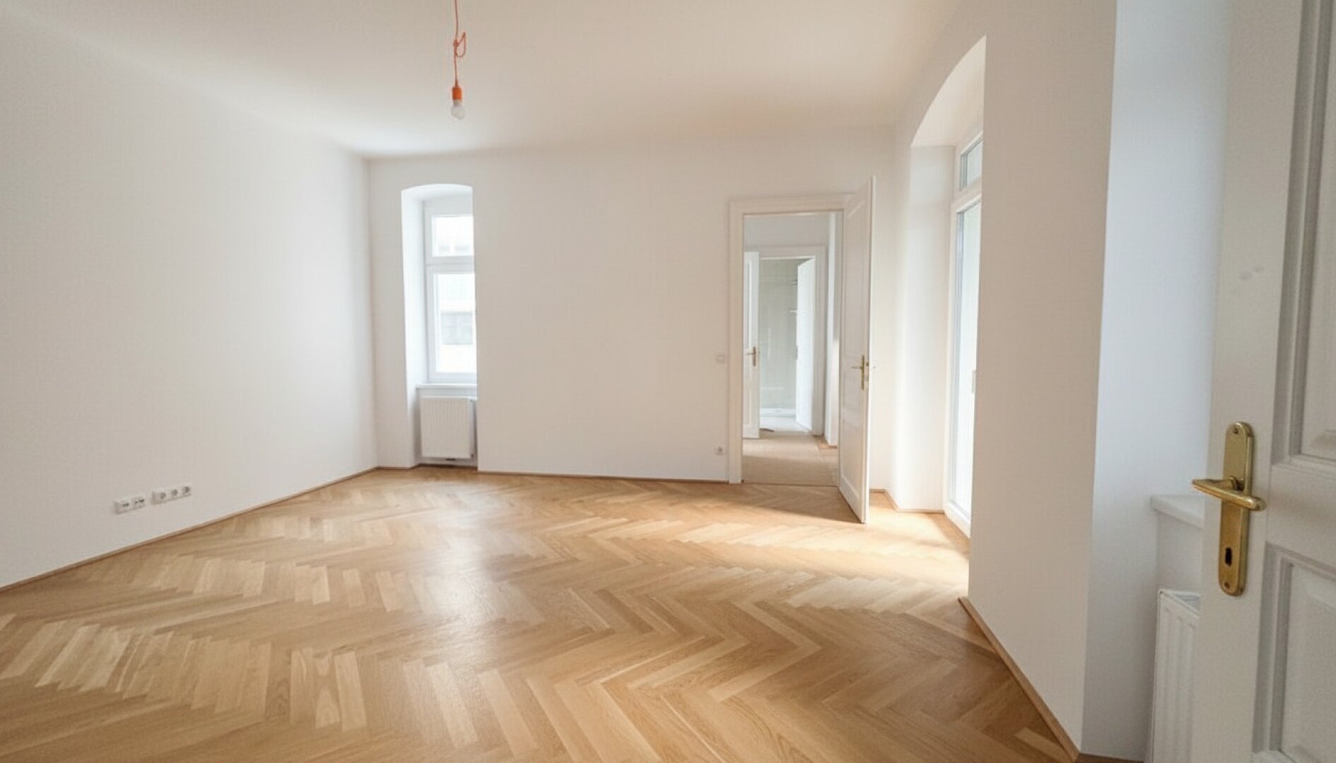Wunderschön sanierte Altbauwohnung im 1. Liftstock mit ruhigem Balkon