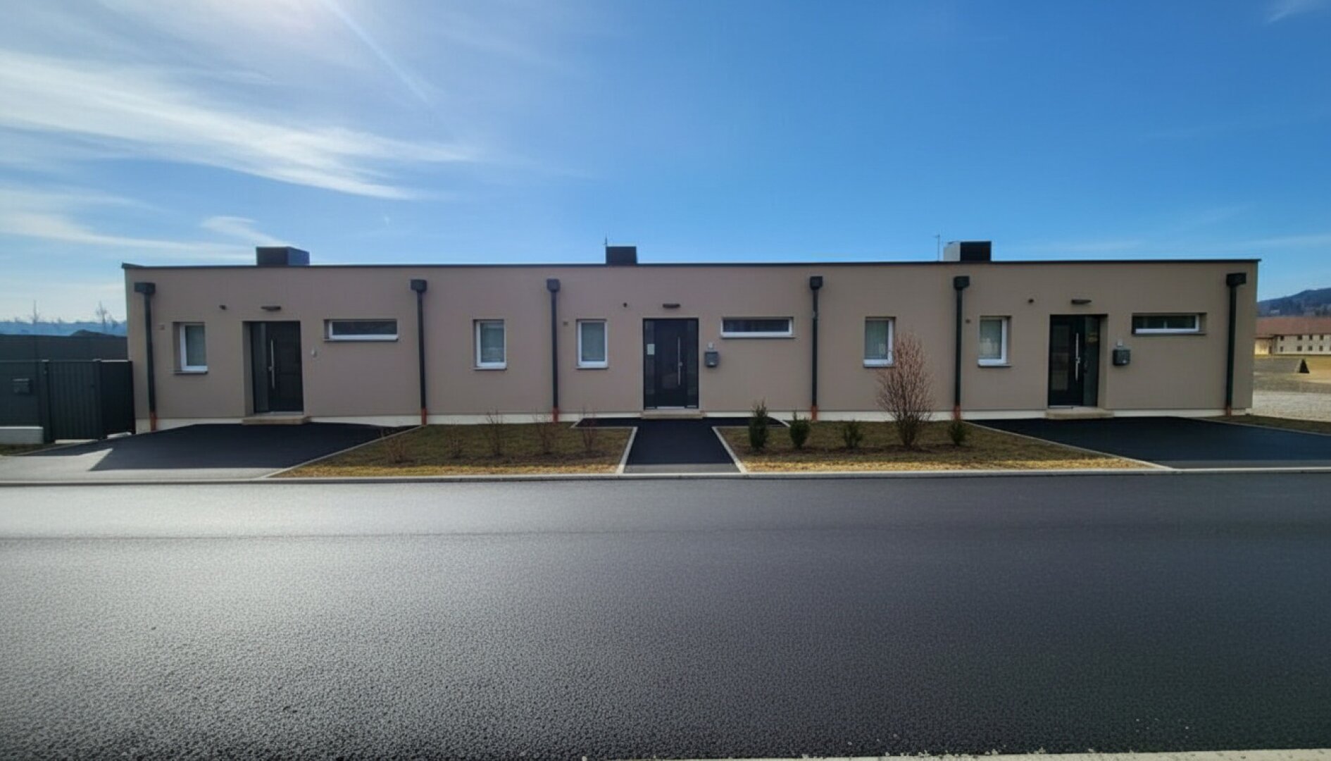 ERSTBEZUG modernes Eckreihenhaus am Südhang