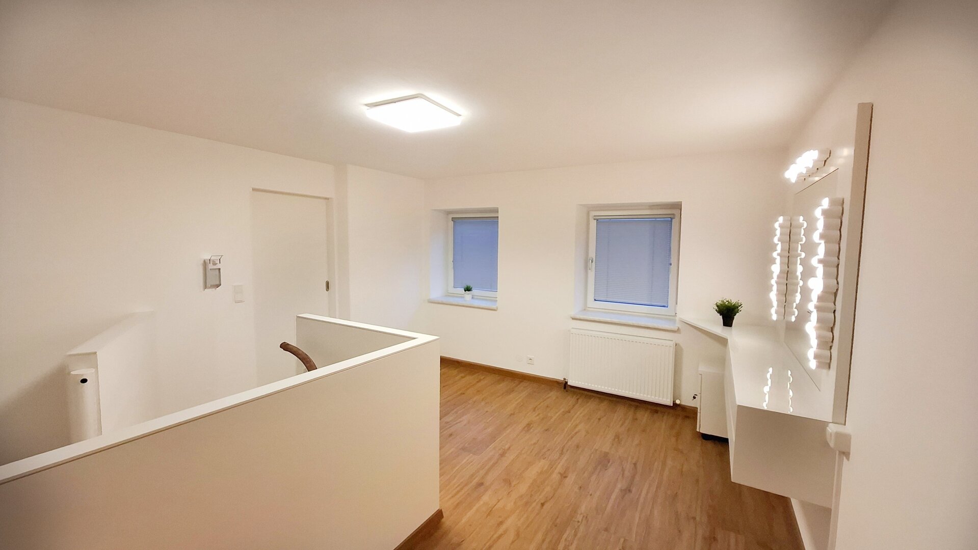 Geschäftsräumlichkeit mit Privatsphäre im Zentrum