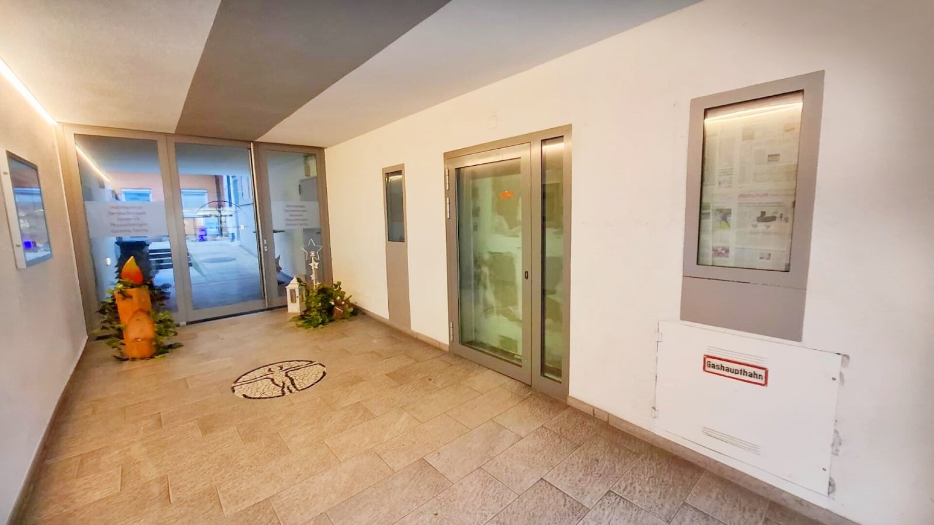 Geschäftsräumlichkeit mit Privatsphäre im Zentrum