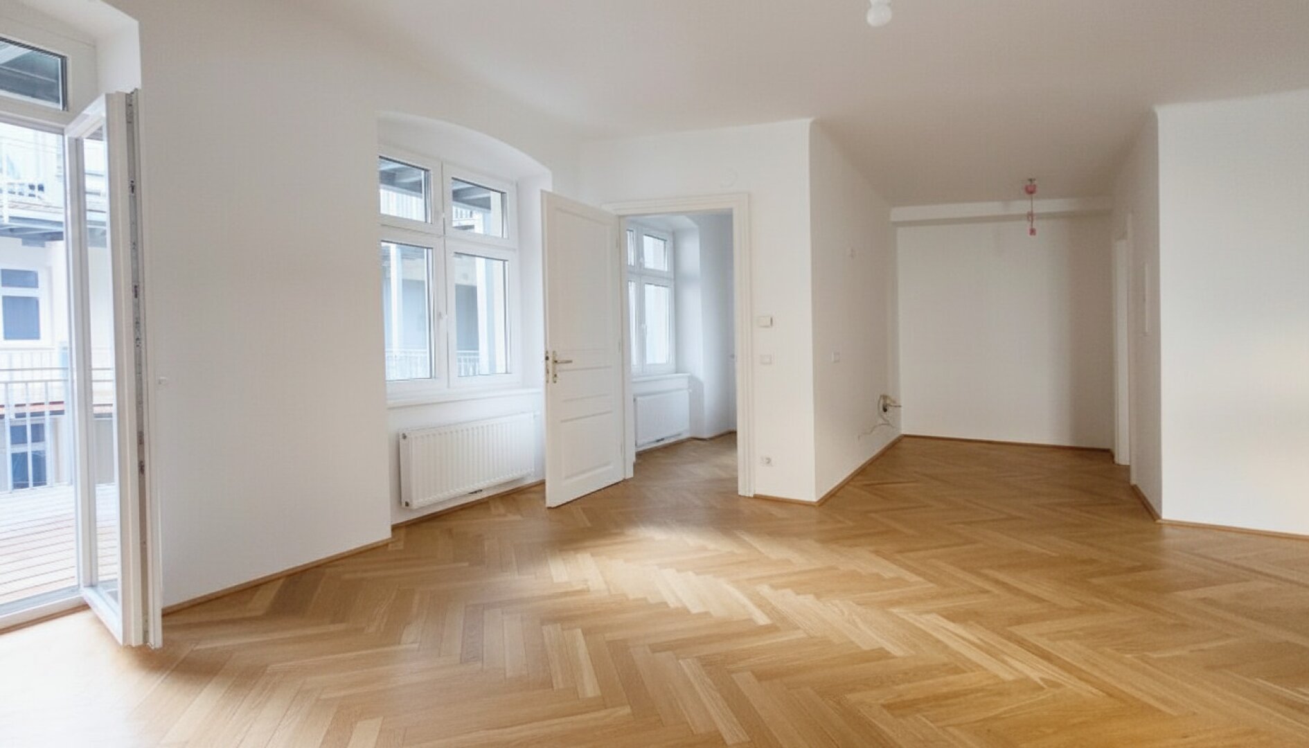Erstbezug - 150m zur U1 - großzügiger InnenhofBalkon - Hauptbahnhof ums Eck - Seitenstraße Ruhelage - Luftwärmepumpe
