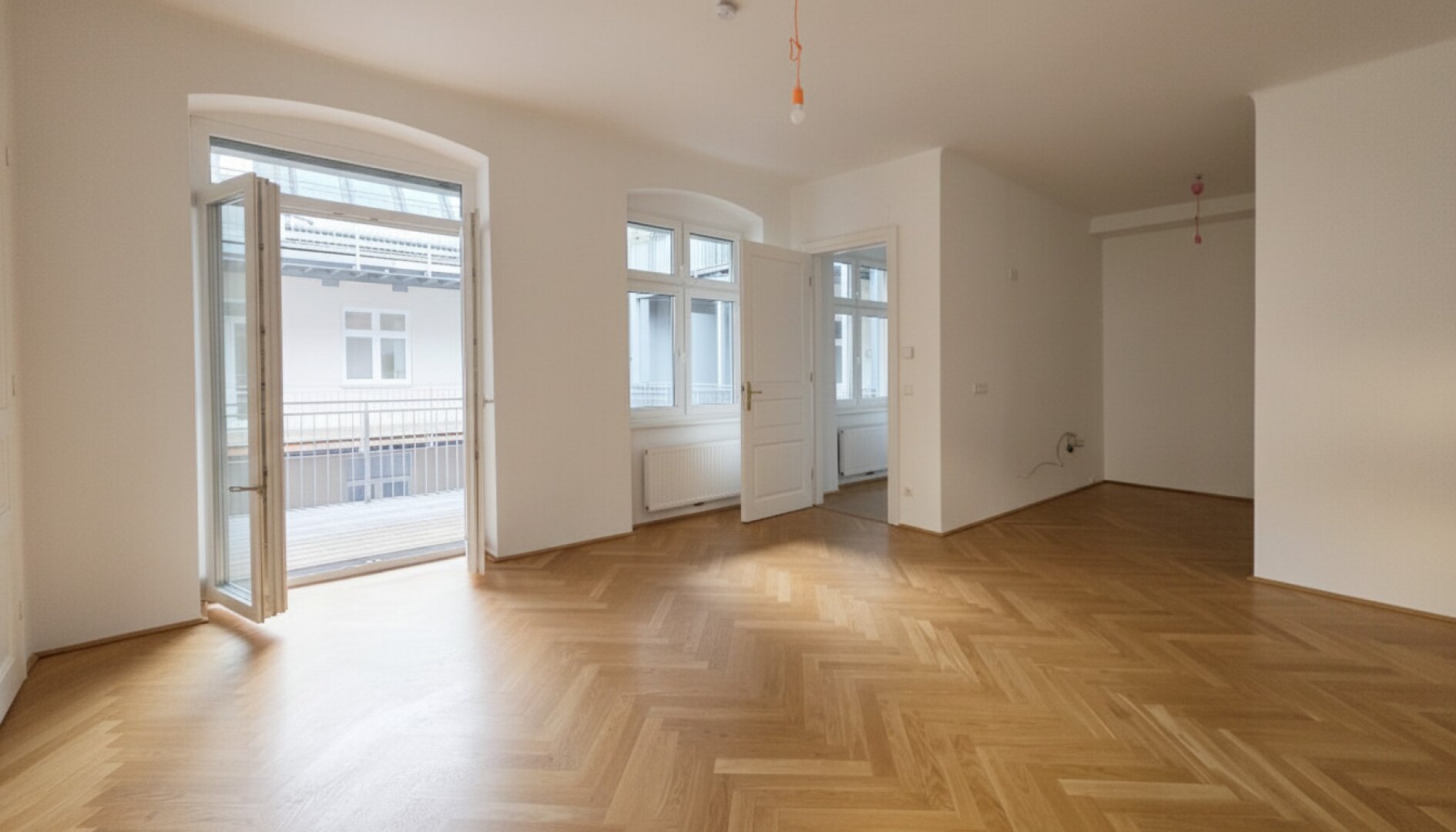 Erstbezug - 150m zur U1 - großzügiger InnenhofBalkon - Hauptbahnhof ums Eck - Seitenstraße Ruhelage - Luftwärmepumpe