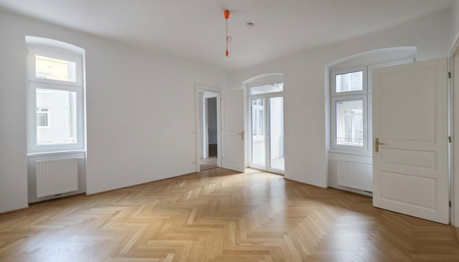 Erstbezug - 150m zur U1 - großzügiger InnenhofBalkon - Hauptbahnhof ums Eck - Seitenstraße Ruhelage - Luftwärmepumpe