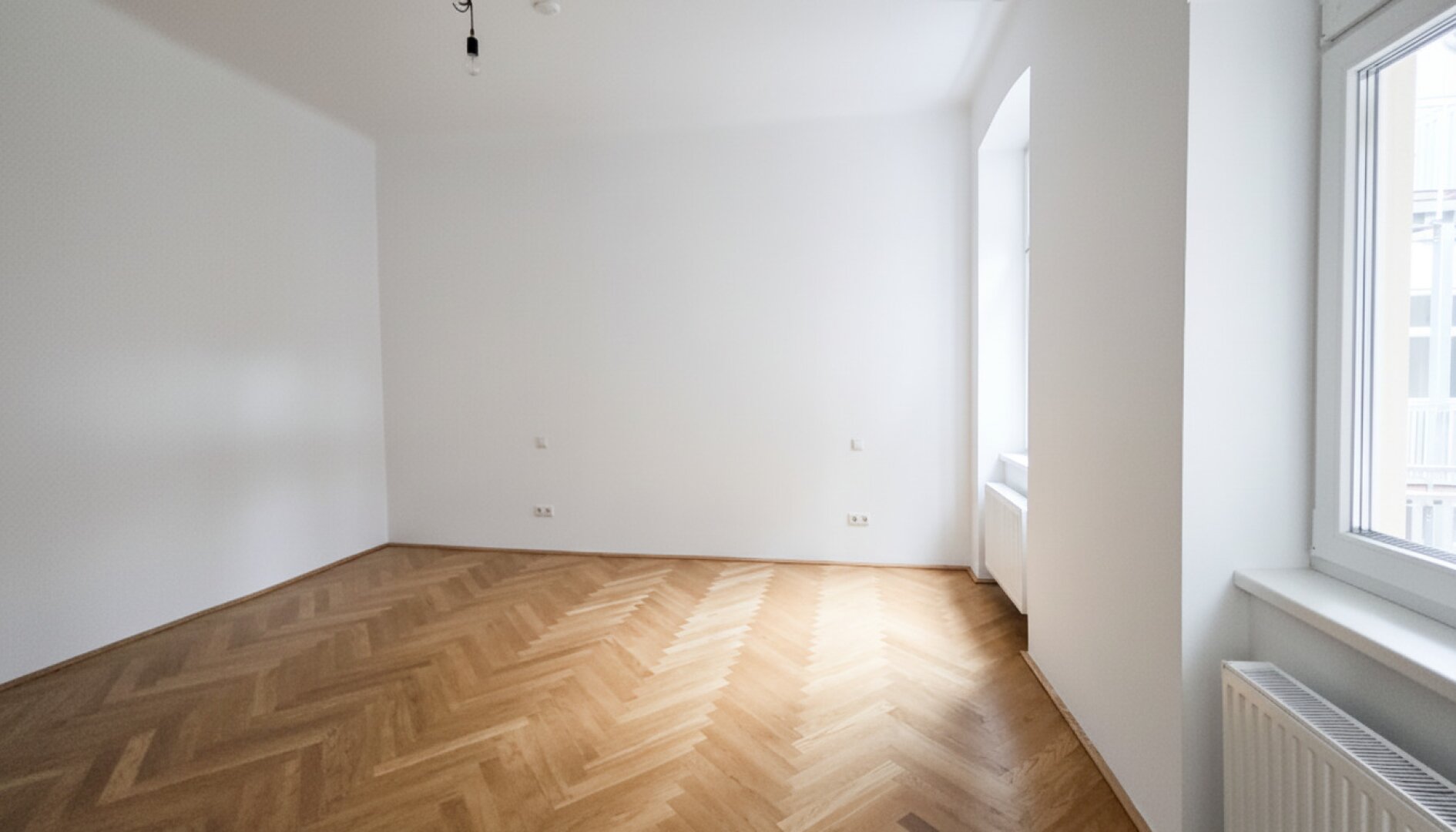 Erstbezug - 150m zur U1 - großzügiger InnenhofBalkon - Hauptbahnhof ums Eck - Seitenstraße Ruhelage - Luftwärmepumpe