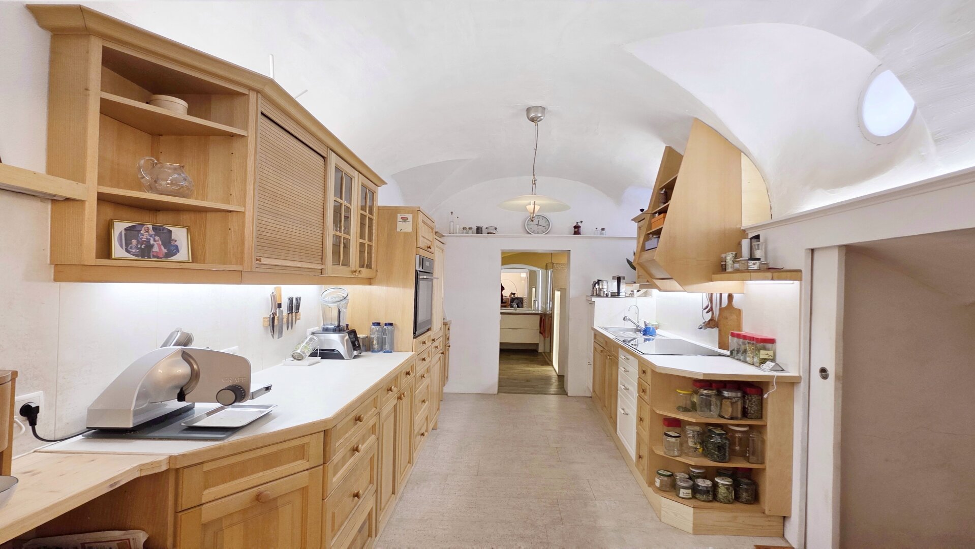 Diese einzigartige Wohnung vereint historischen Charme mit modernster Technik