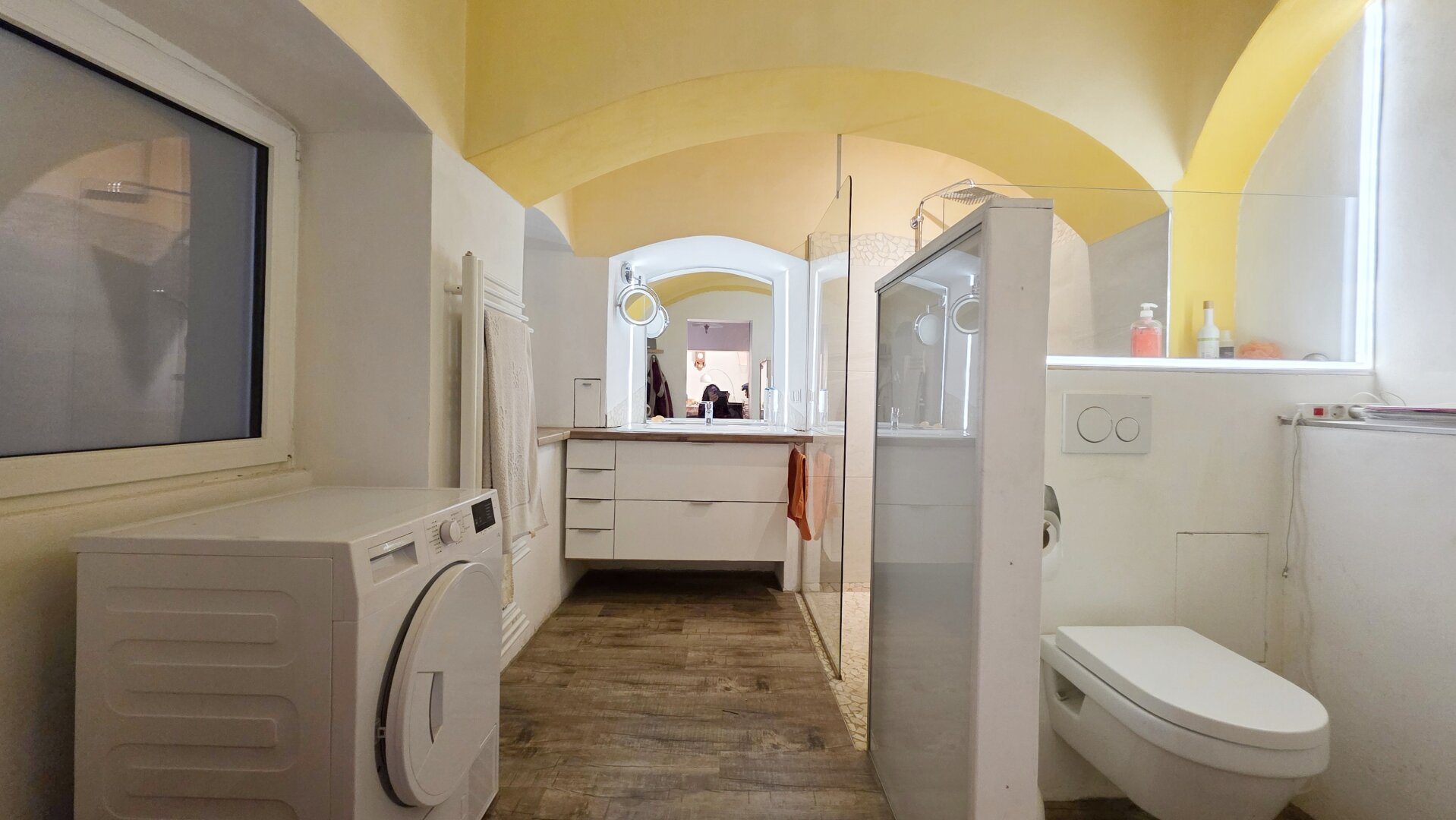 Diese einzigartige Wohnung vereint historischen Charme mit modernster Technik