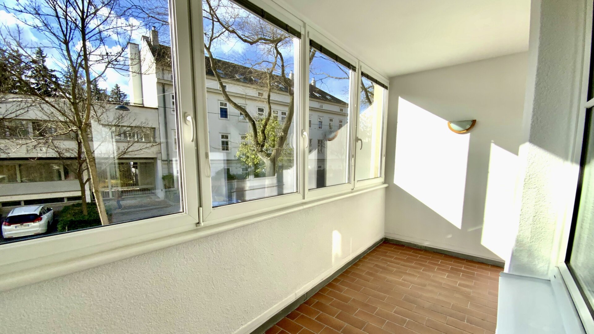 U4 fußläufig erreichbar - Familienjuwel in grüner Ruhelage mit Loggia - Lainzer Tiergarten ums Eck