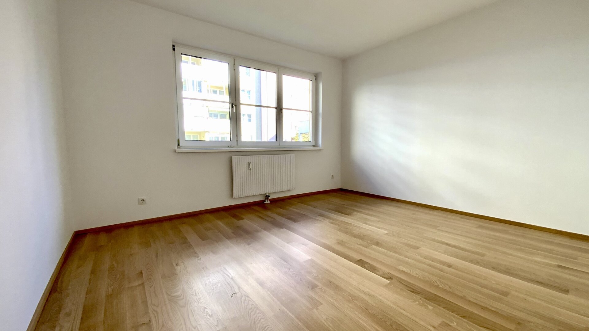 U4 fußläufig erreichbar - Familienjuwel in grüner Ruhelage mit Loggia - Lainzer Tiergarten ums Eck