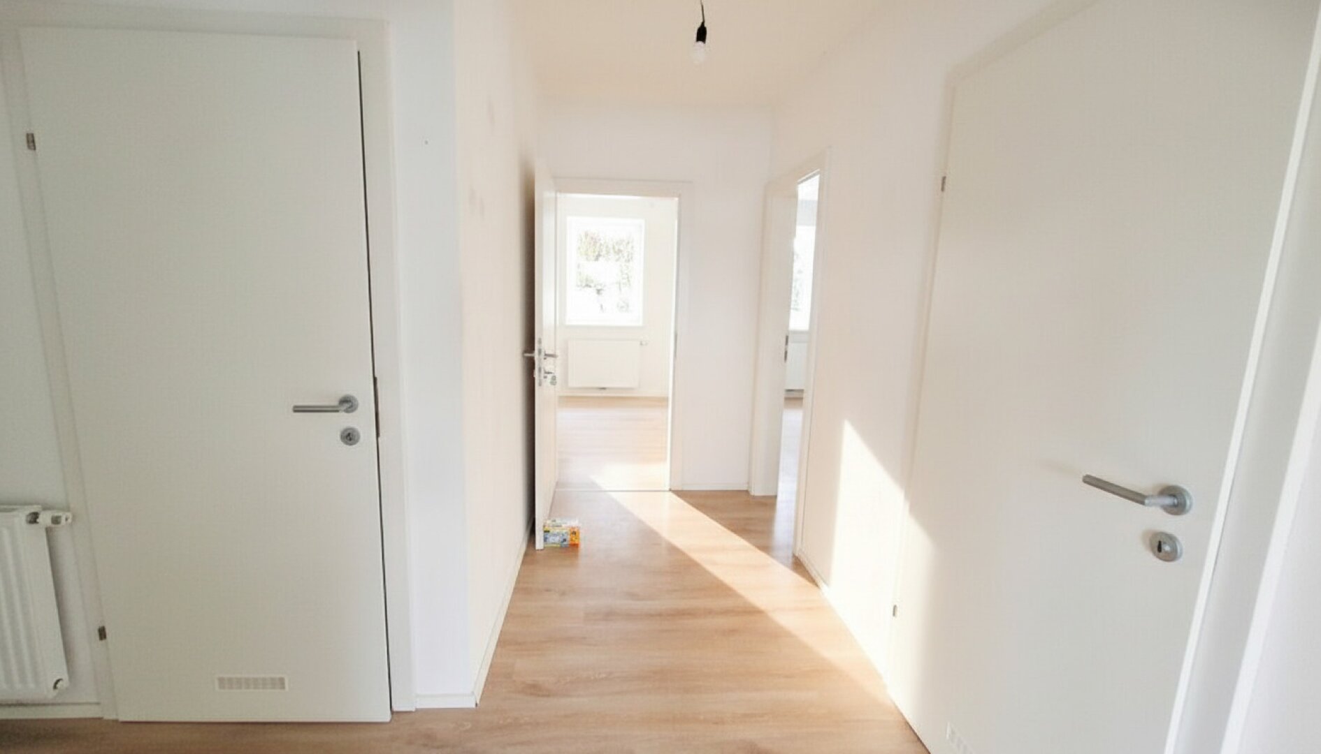 Teilrenovierte Wohnung mit überdachten PKW Stellplatz