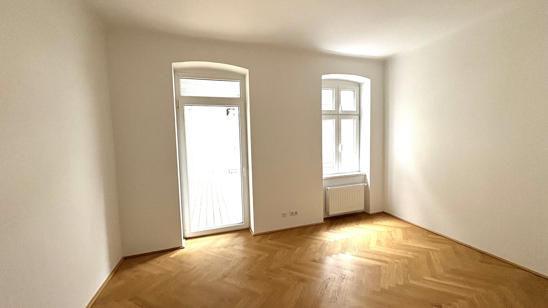 Erstbezug! Top sanierte 2-Wohnung mit Terrasse in toller, ruhiger Lage!