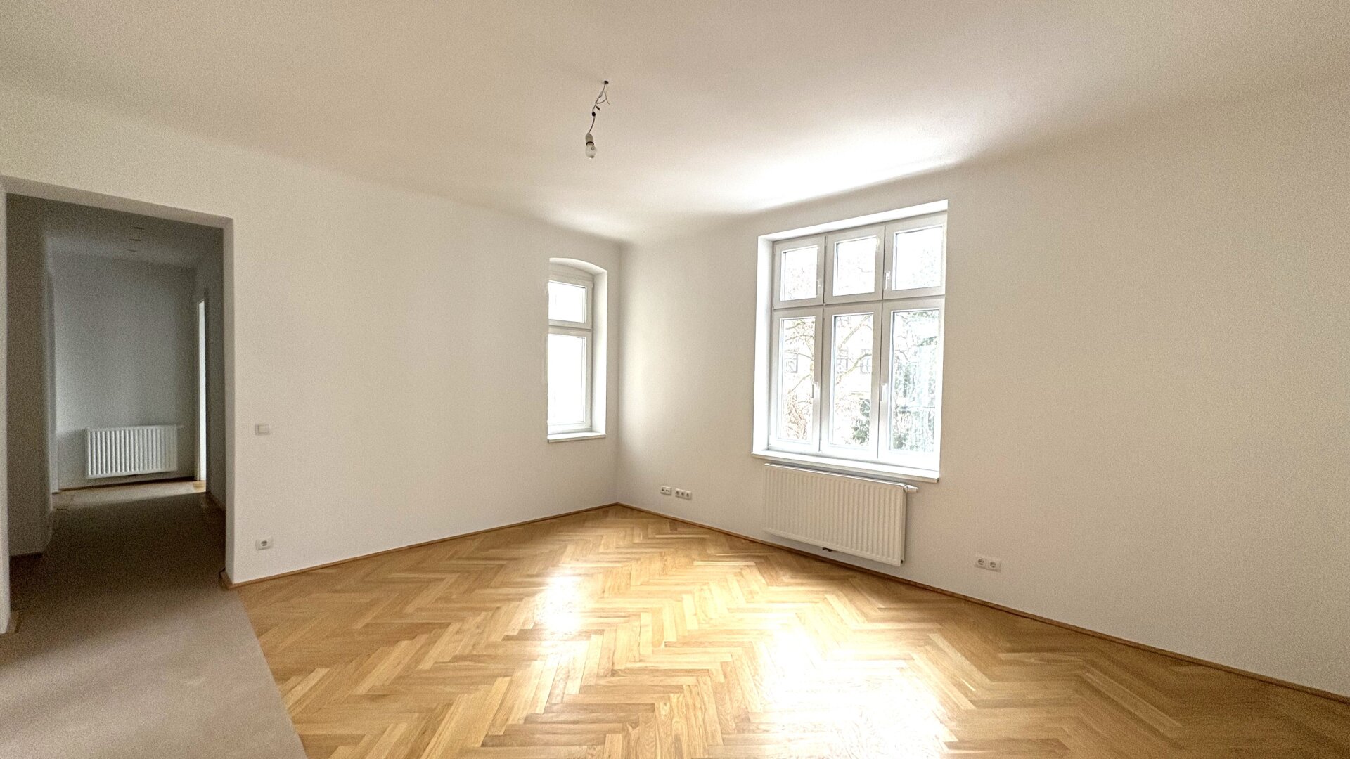 Erstbezug! Top sanierte 2-Wohnung mit Terrasse in toller, ruhiger Lage!